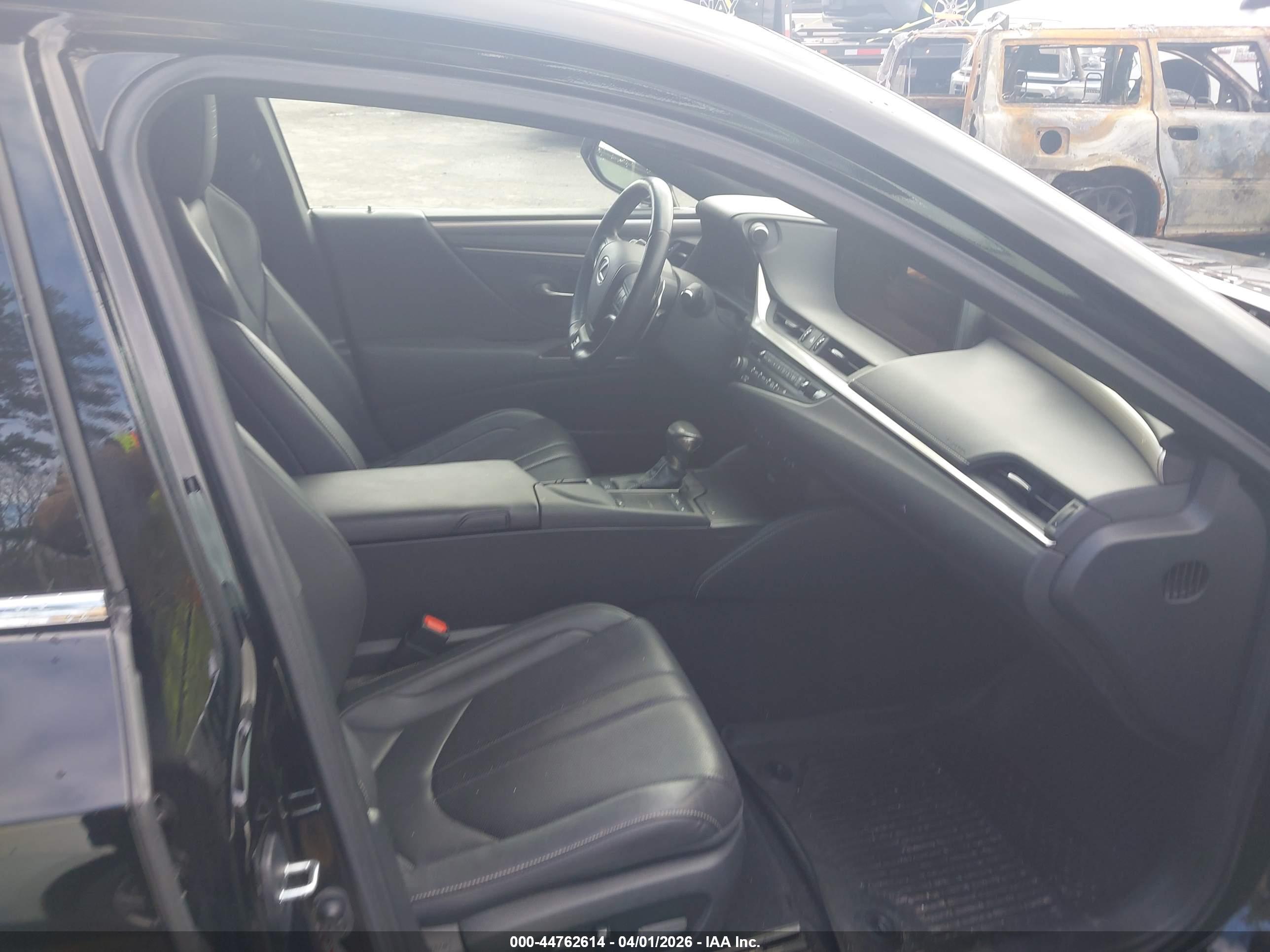 LEXUS ES image 5