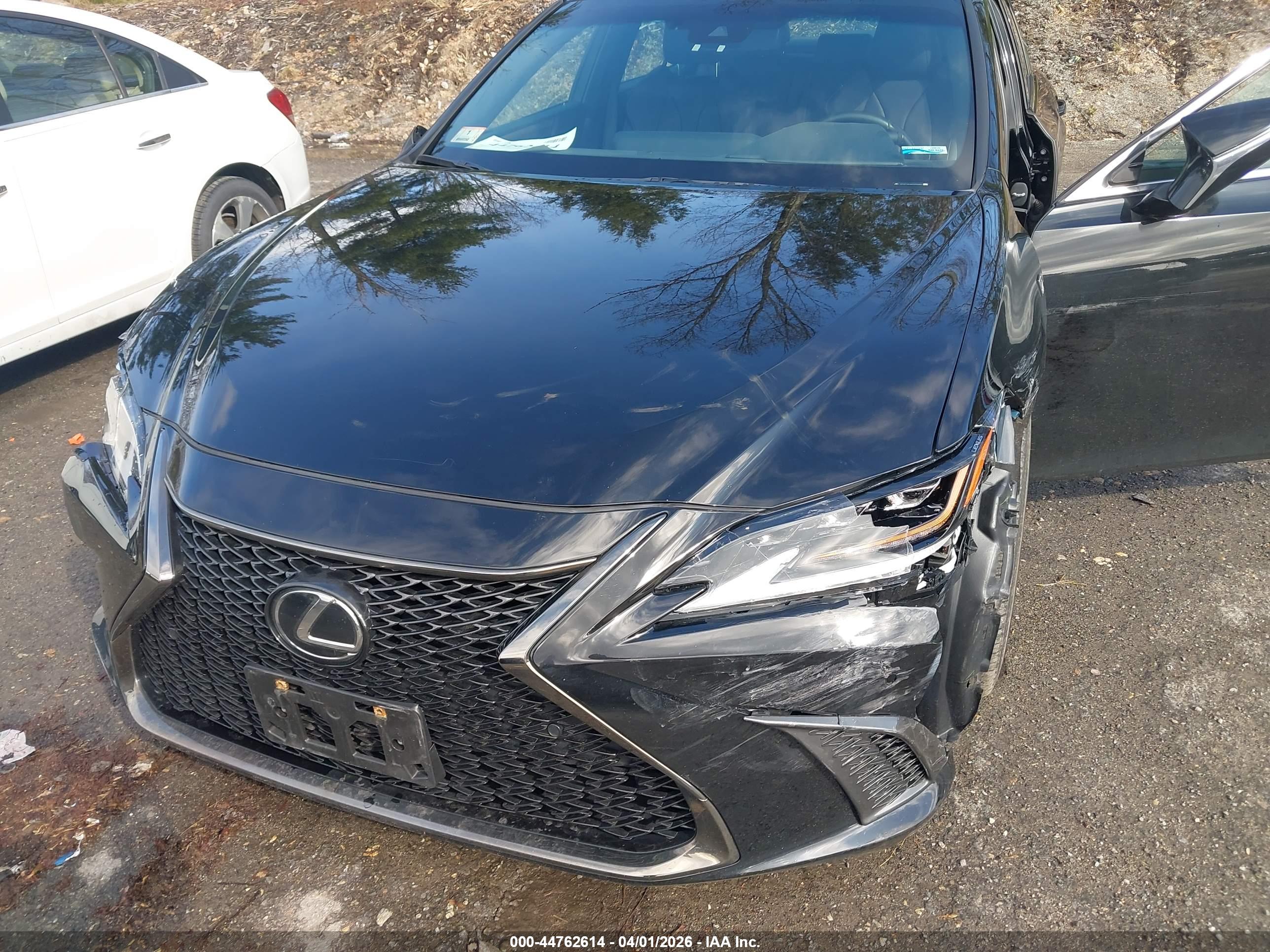 LEXUS ES image 6