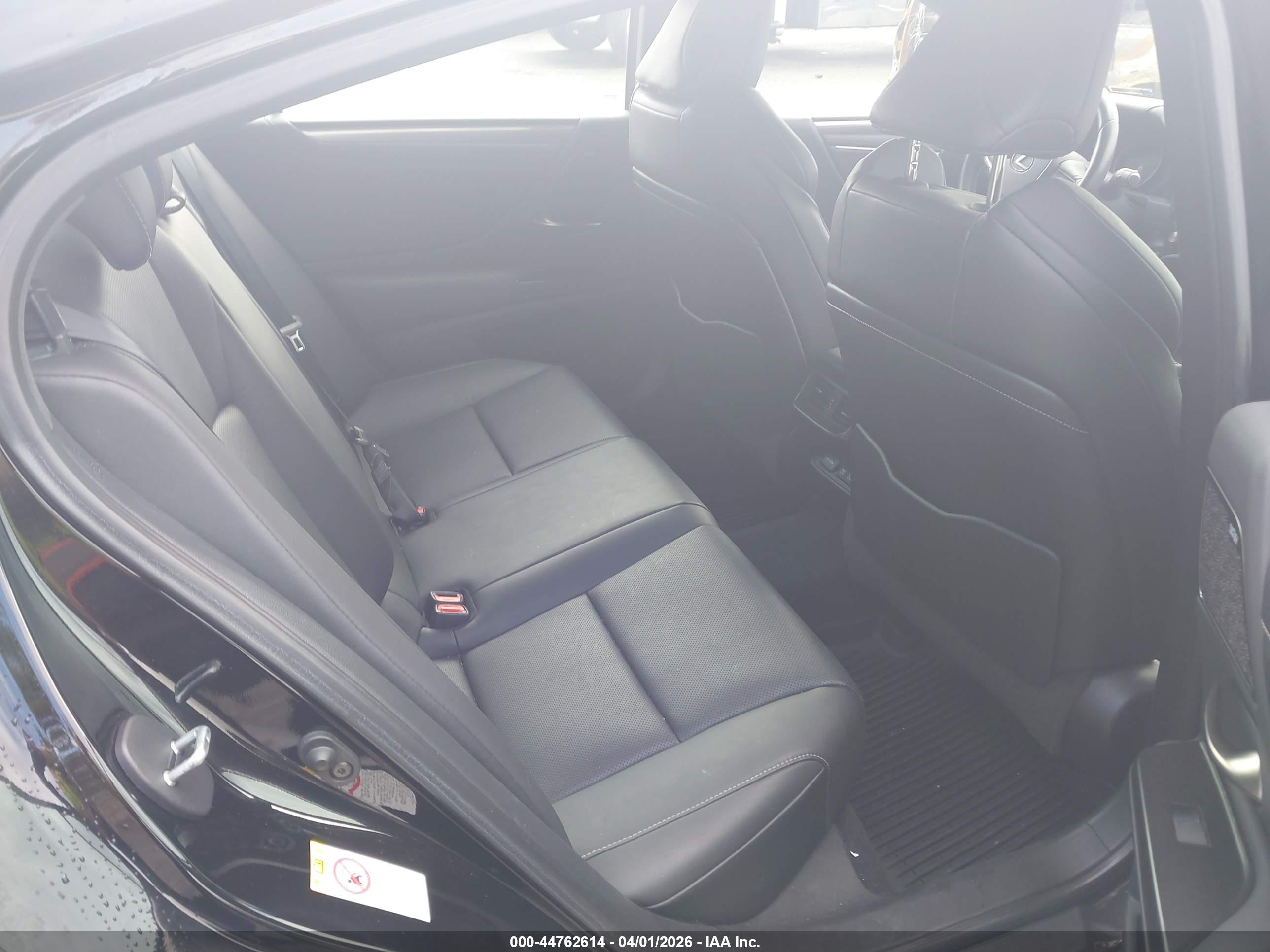 LEXUS ES image 8