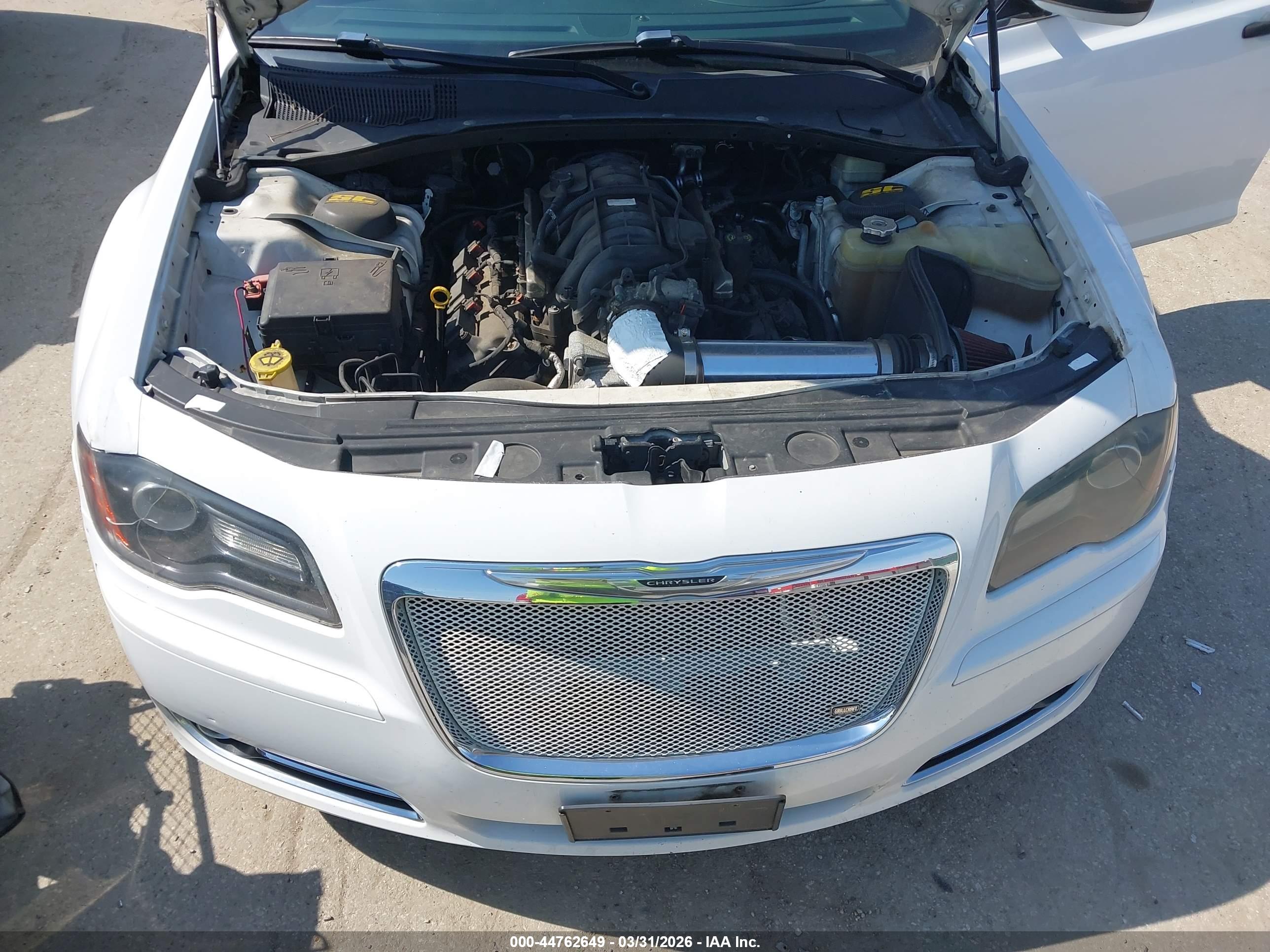 CHRYSLER 300 image 10