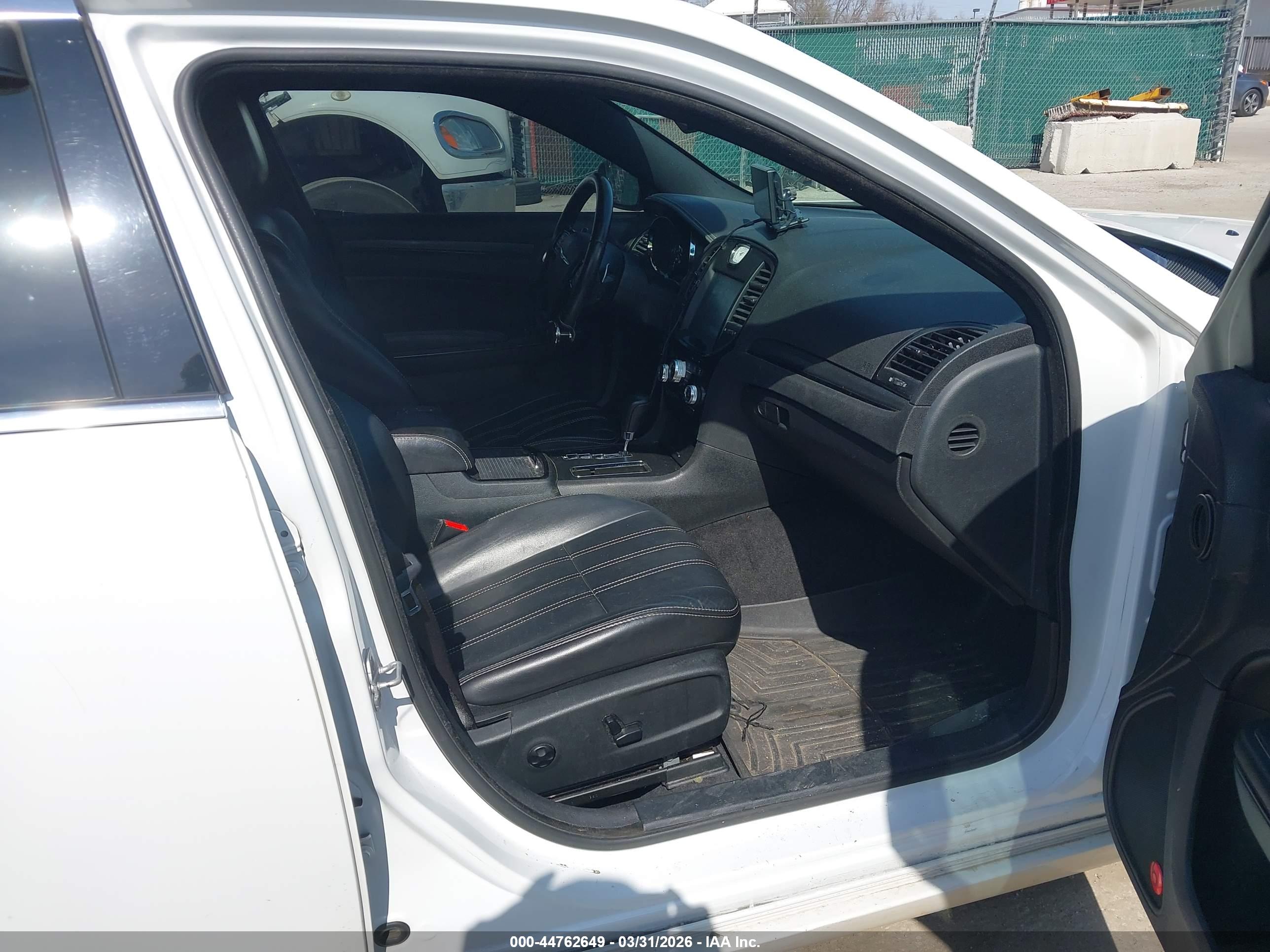 CHRYSLER 300 image 5