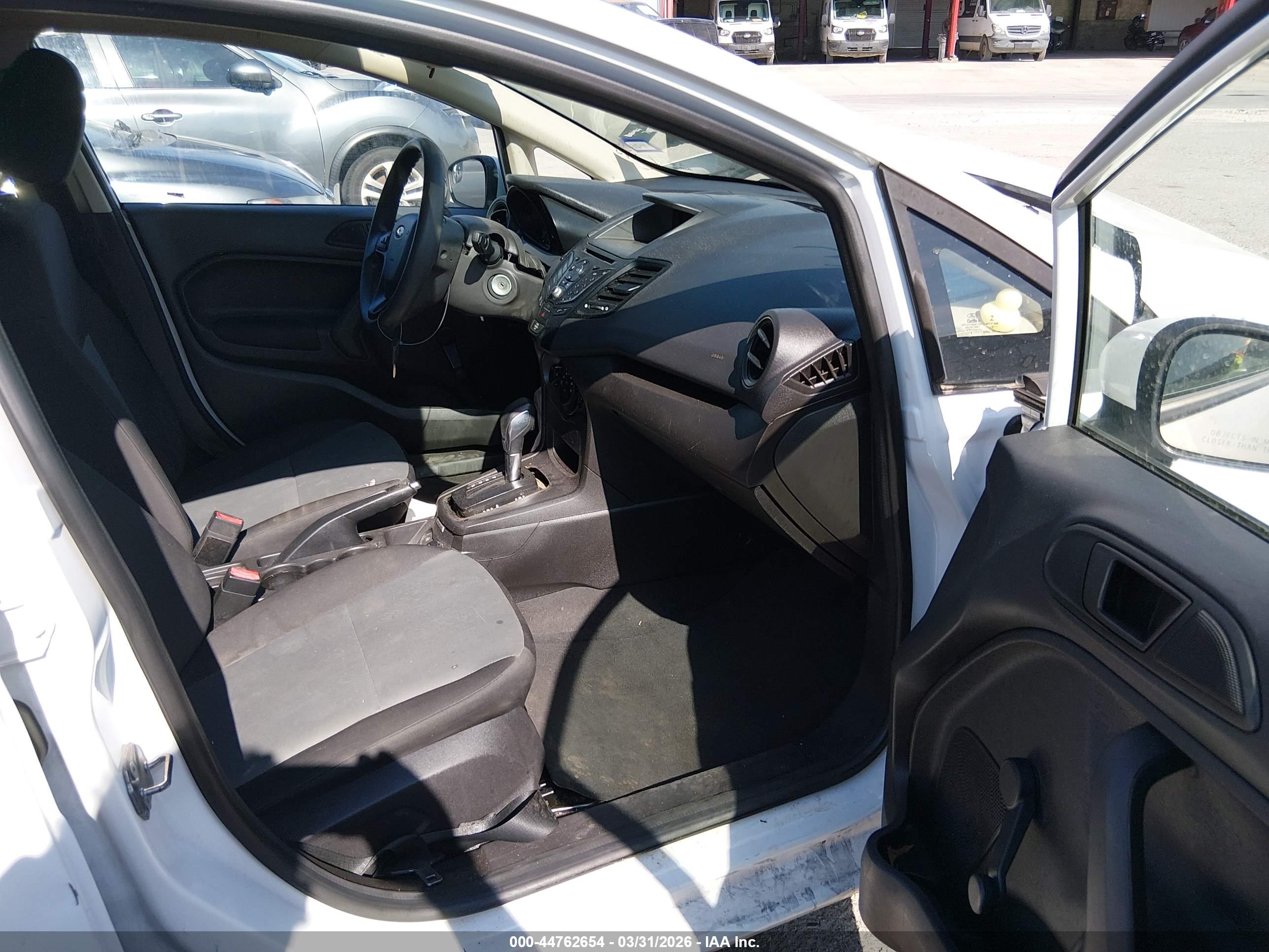 FORD FIESTA image 5
