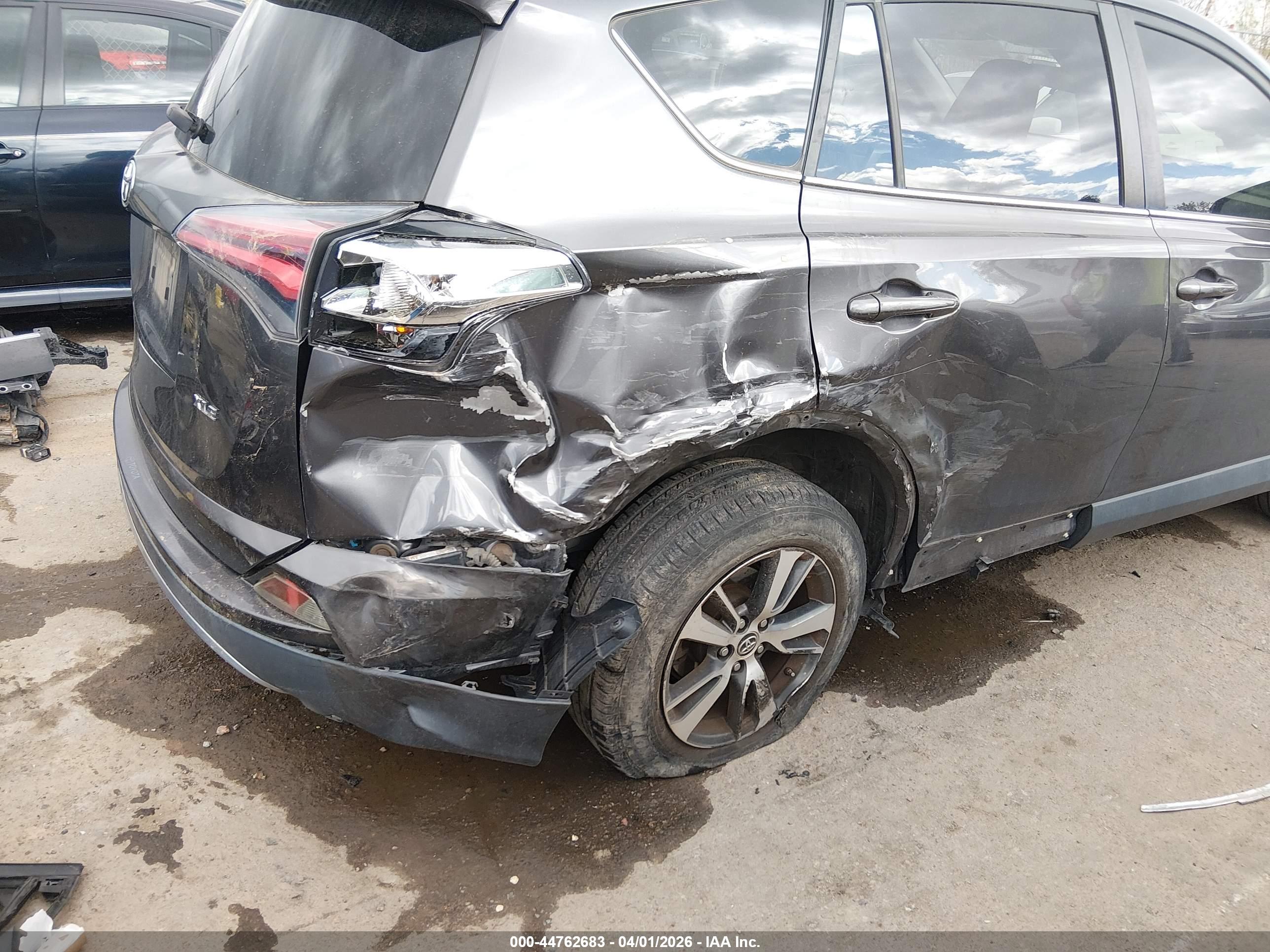 TOYOTA RAV4 image 6