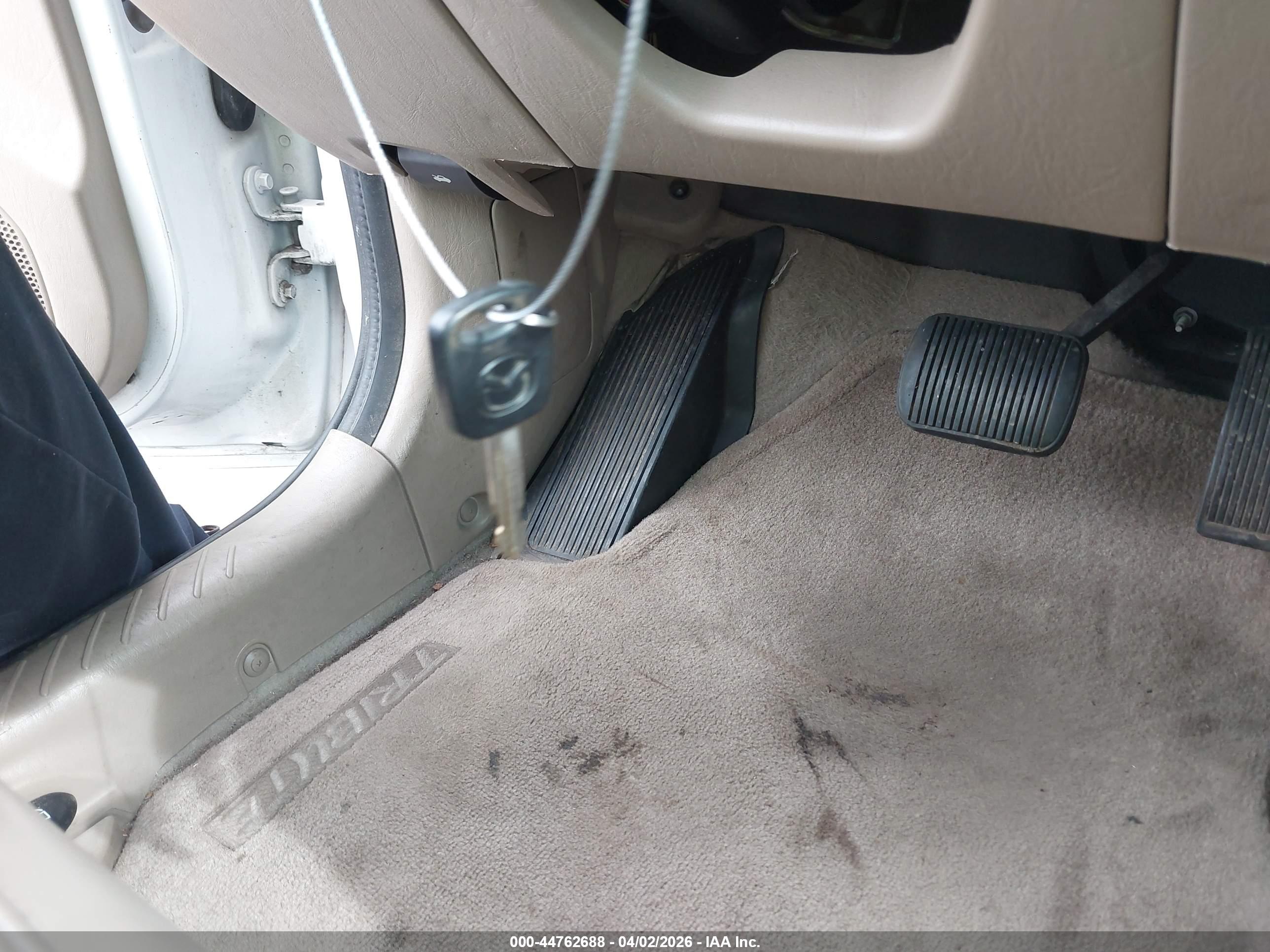 MAZDA TRIBUTE image 11