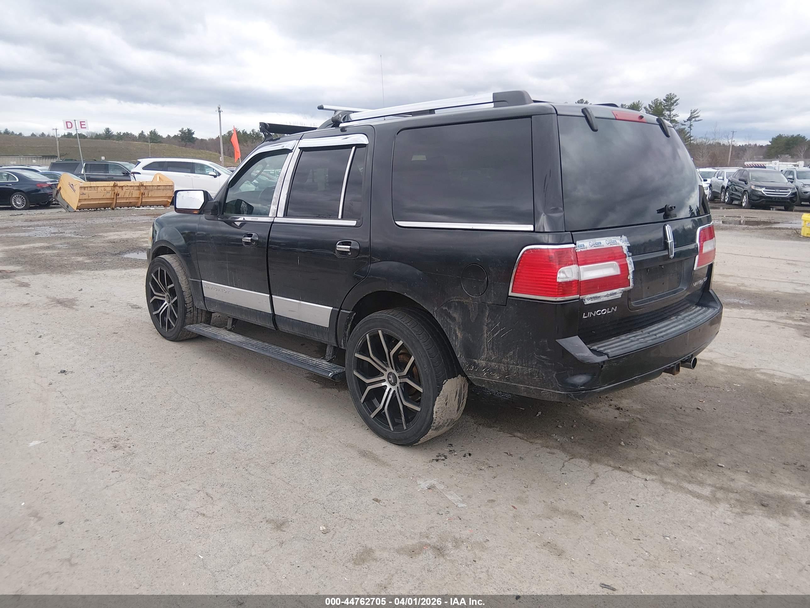LINCOLN NAVIGATOR image 3