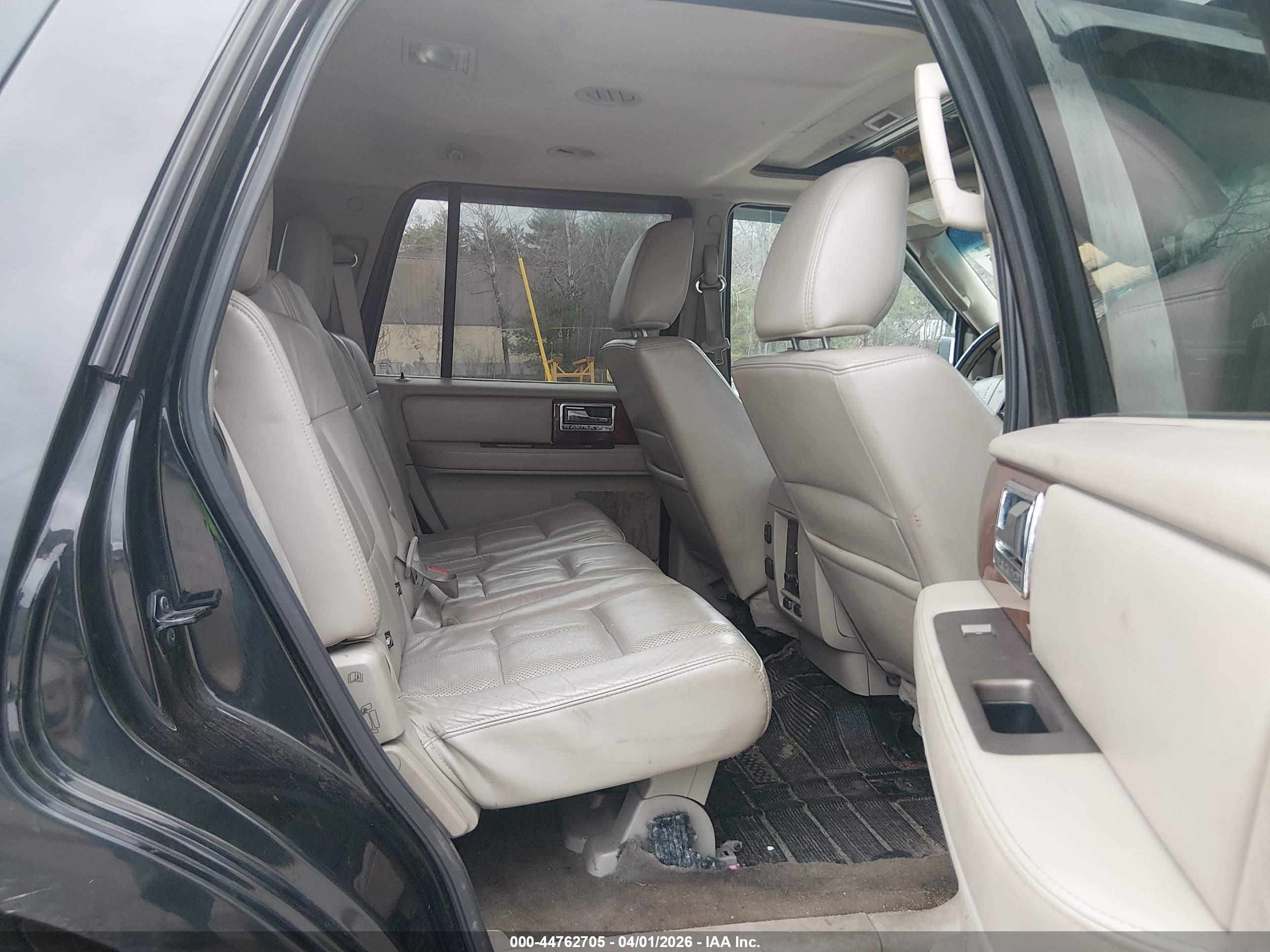 LINCOLN NAVIGATOR image 8