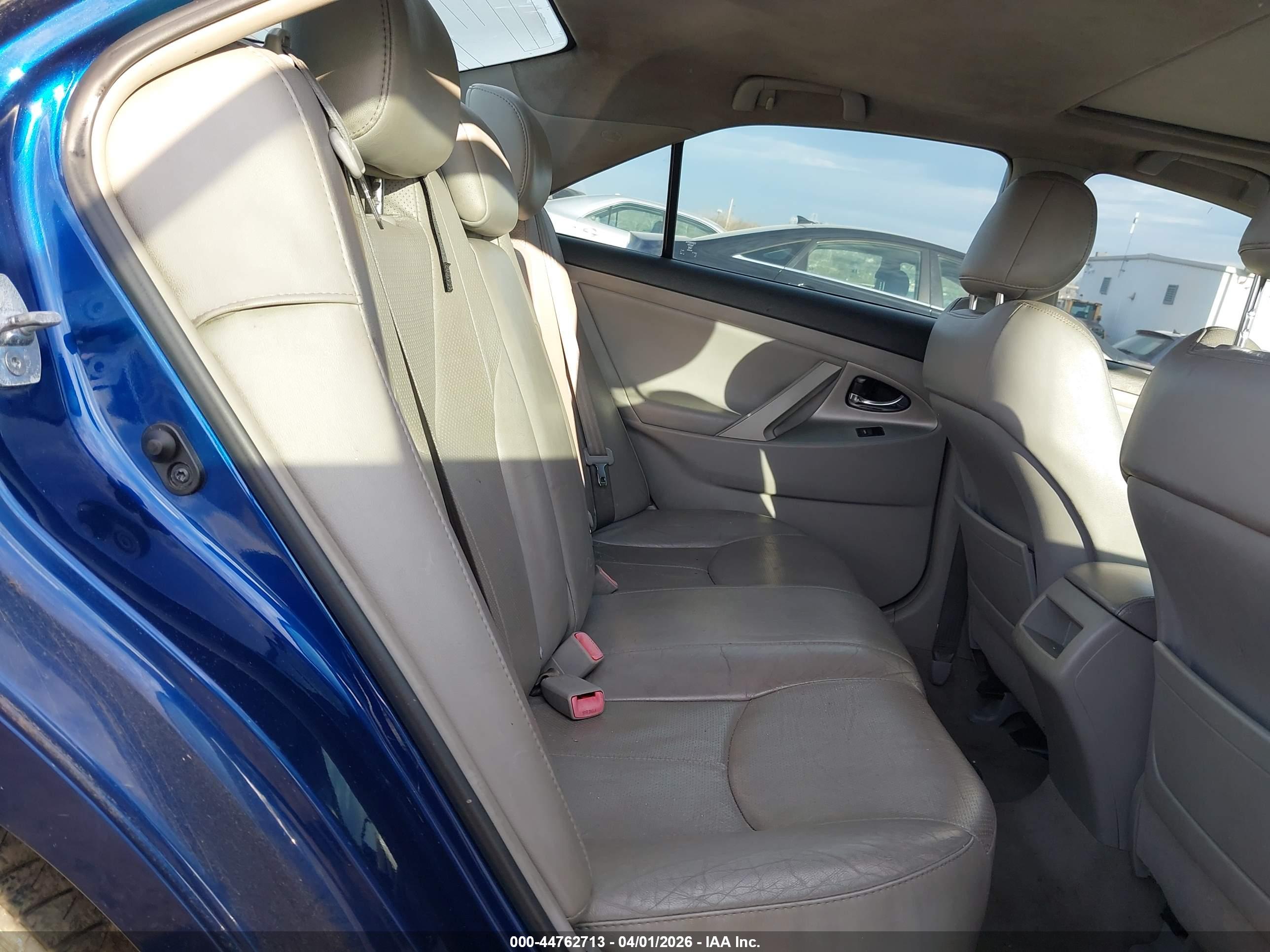 TOYOTA CAMRY image 8