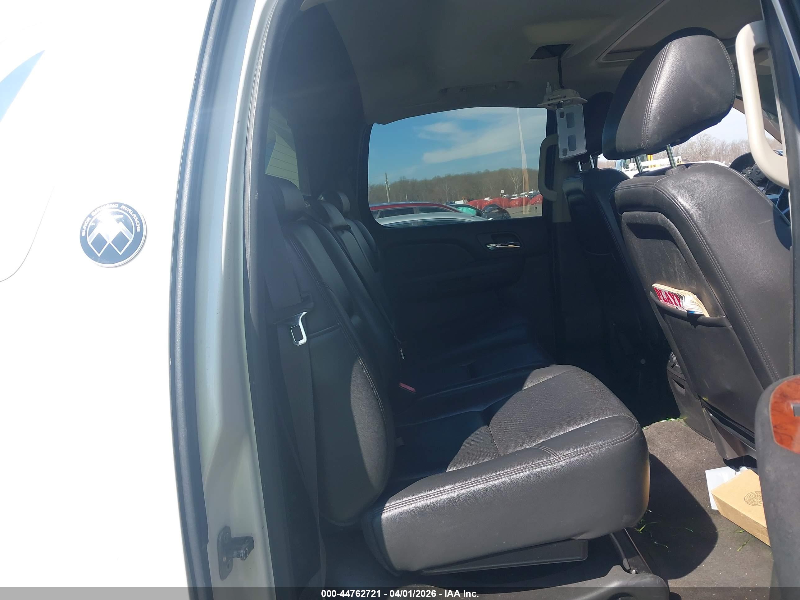 CHEVROLET AVALANCHE image 8