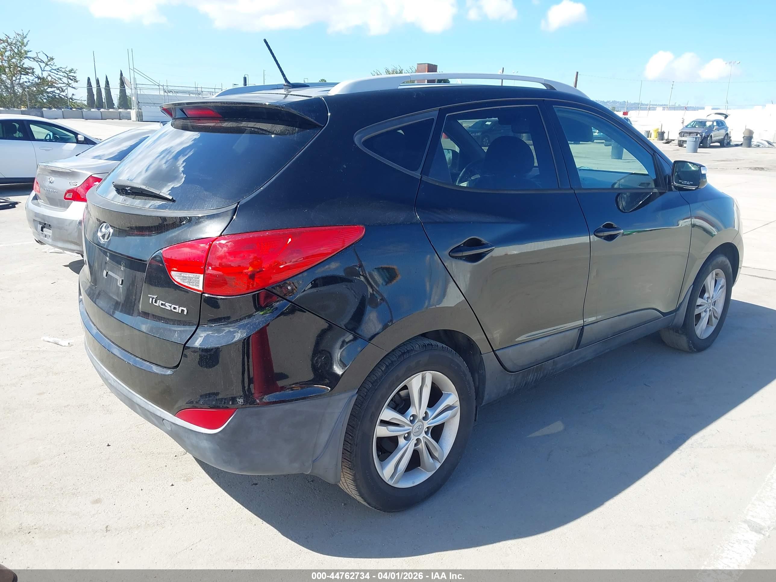 HYUNDAI TUCSON image 4