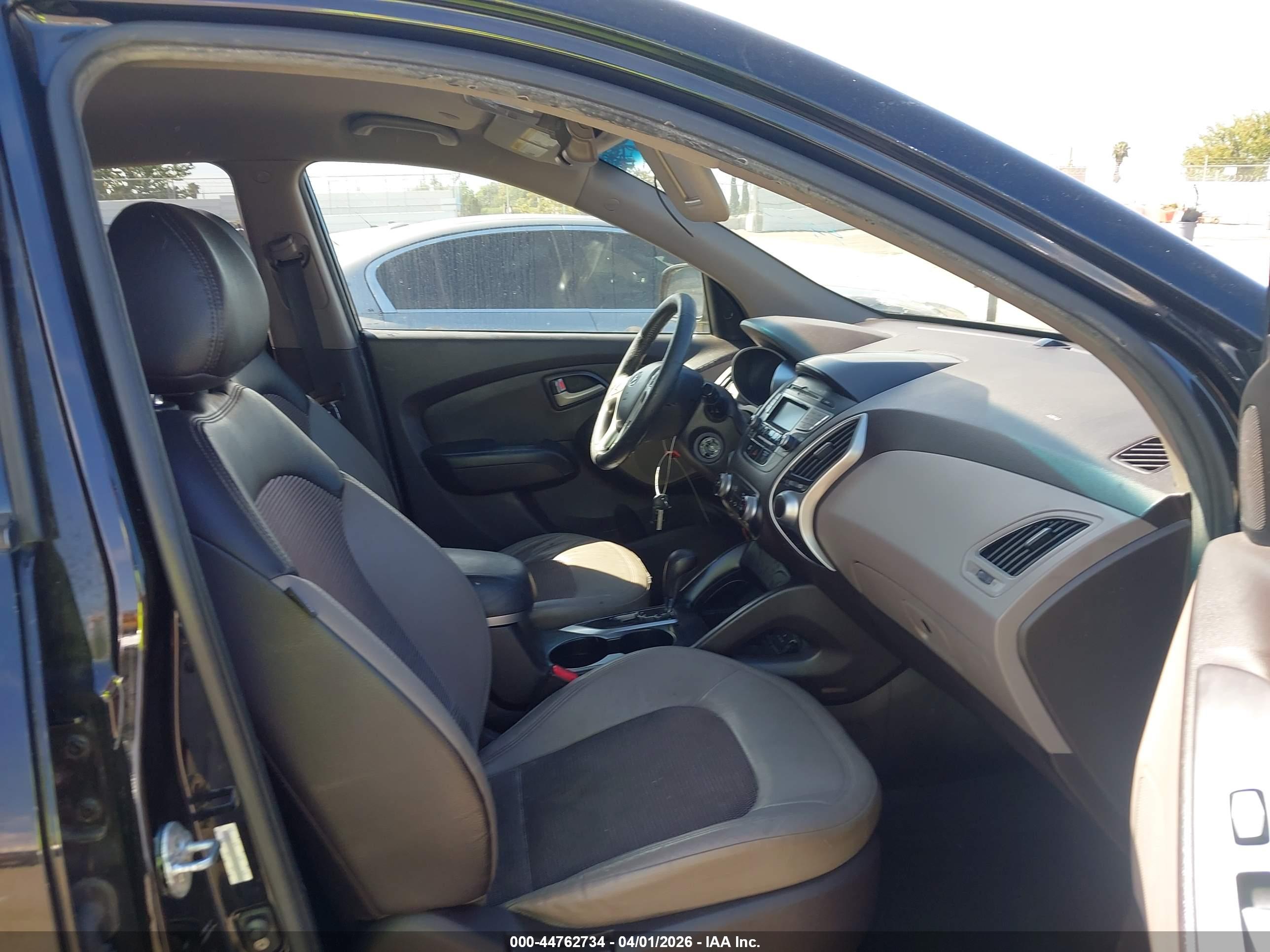 HYUNDAI TUCSON image 5