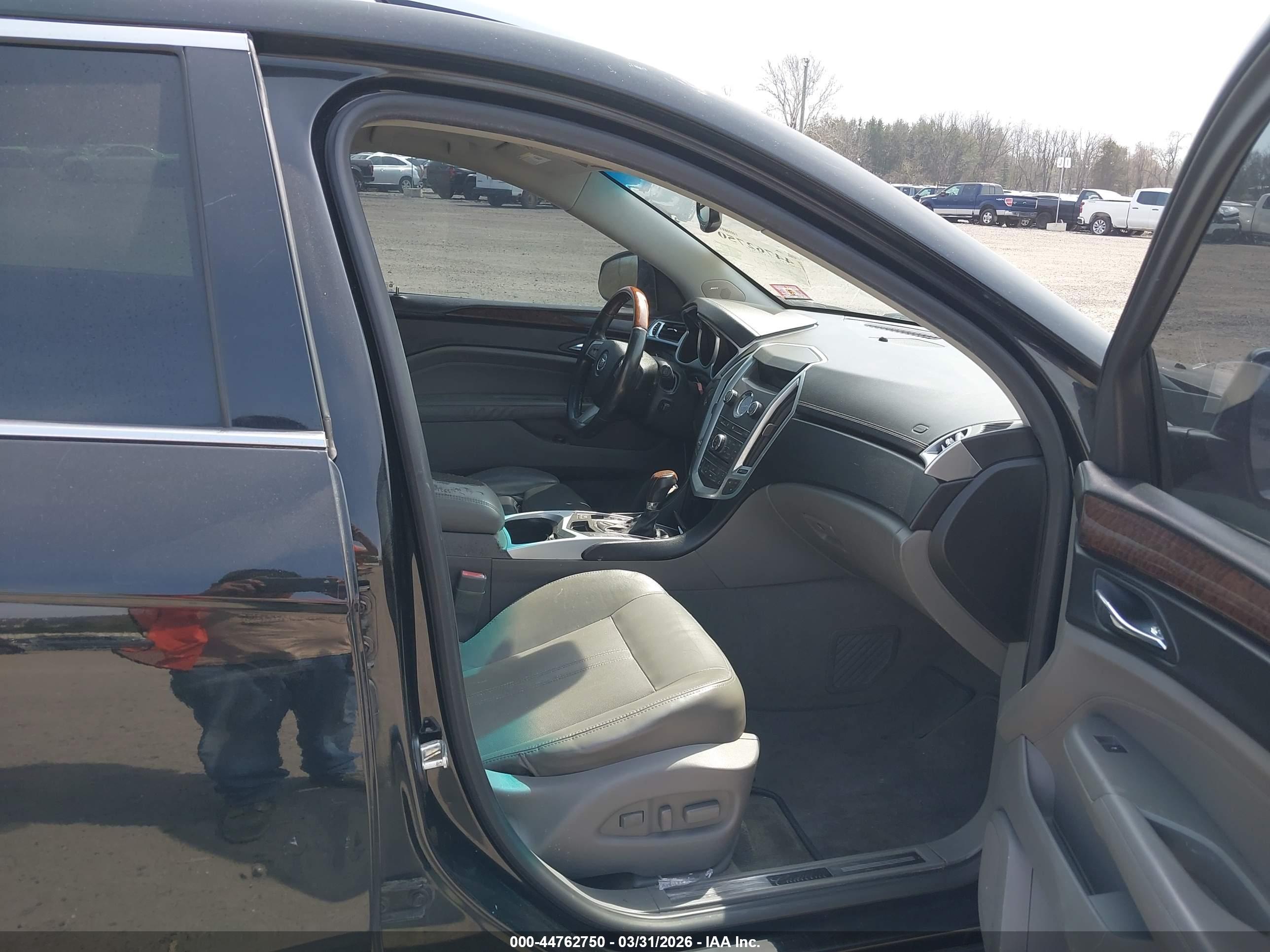CADILLAC SRX image 5