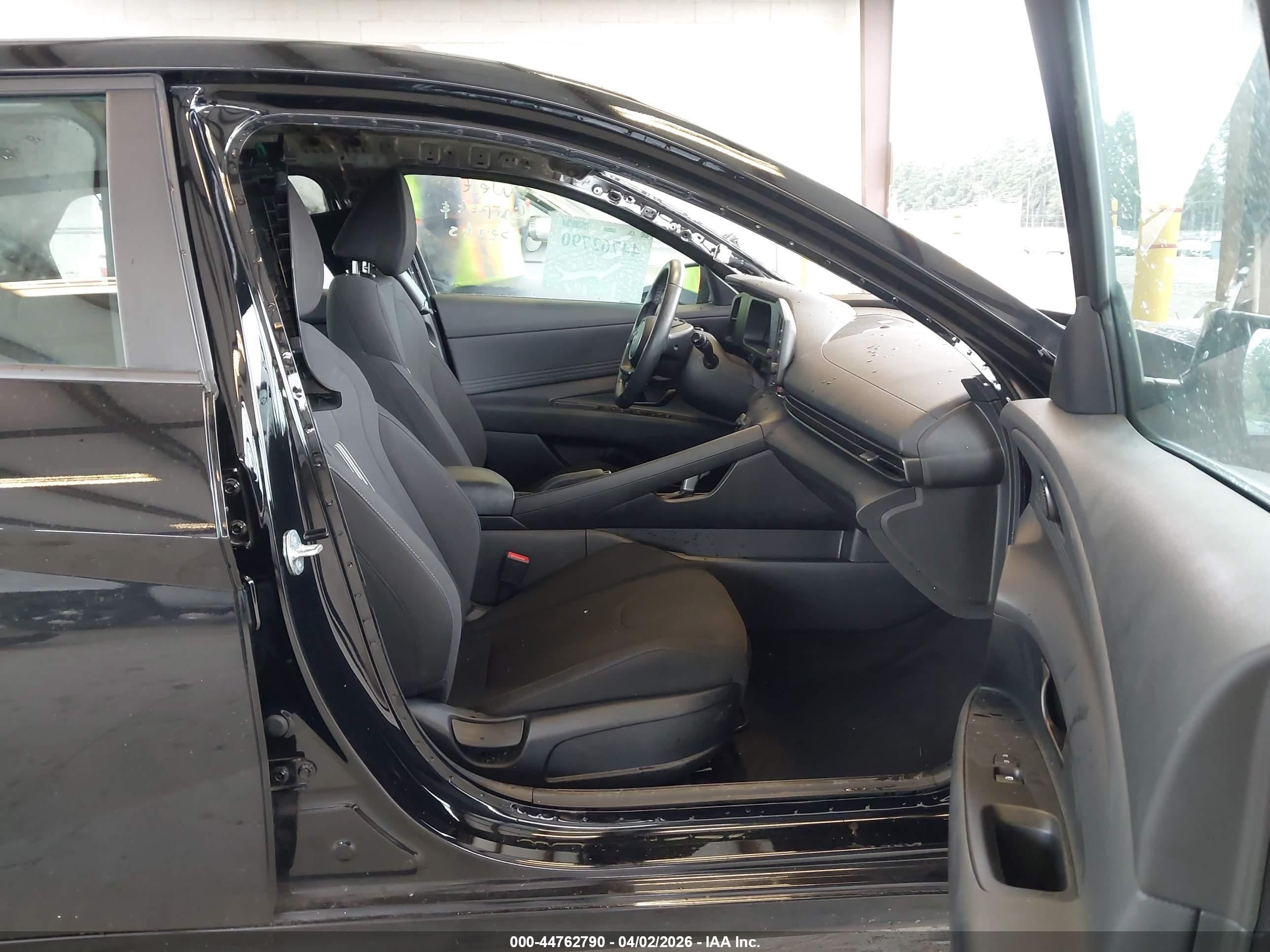 HYUNDAI ELANTRA image 5
