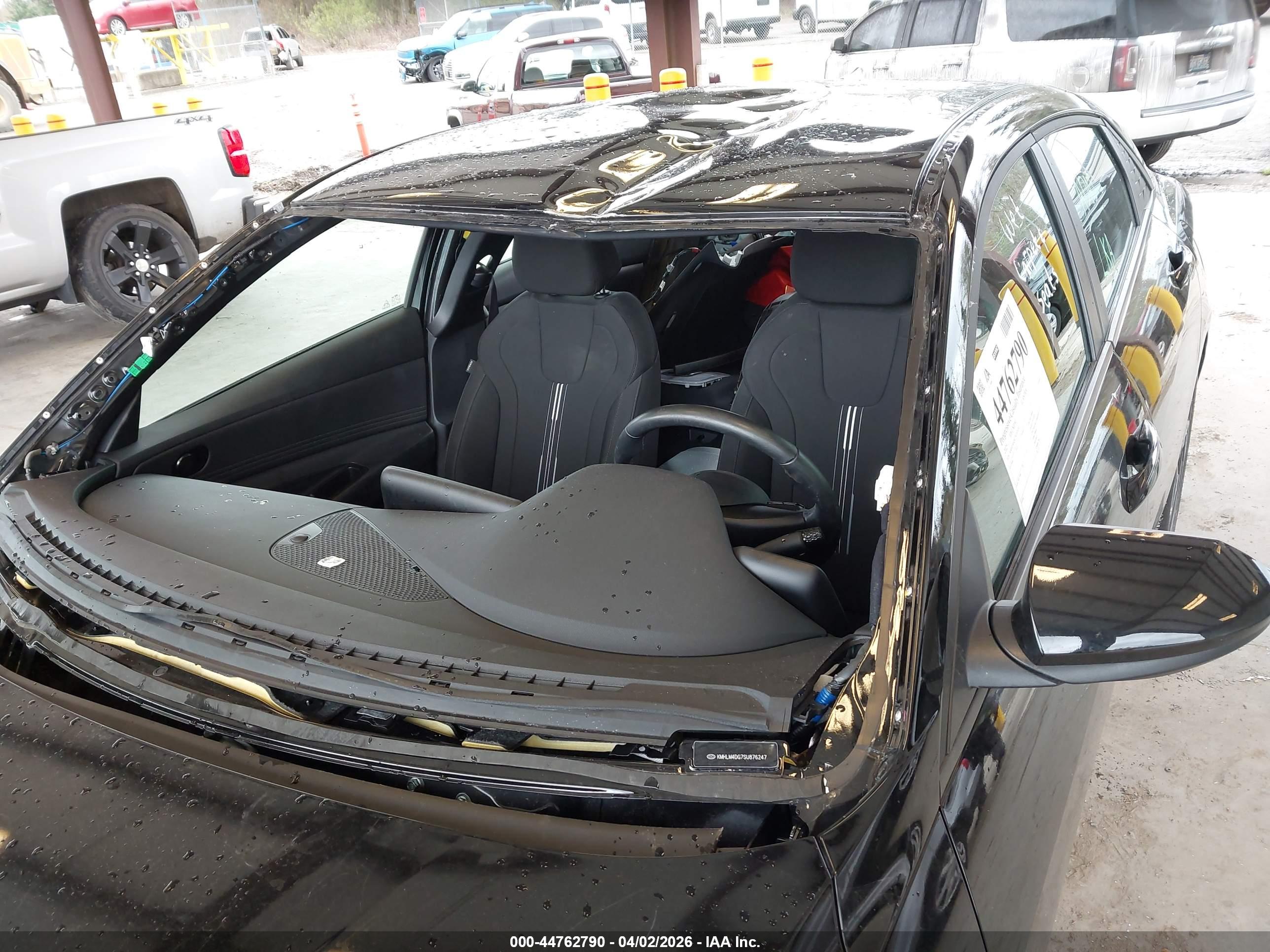 HYUNDAI ELANTRA image 6