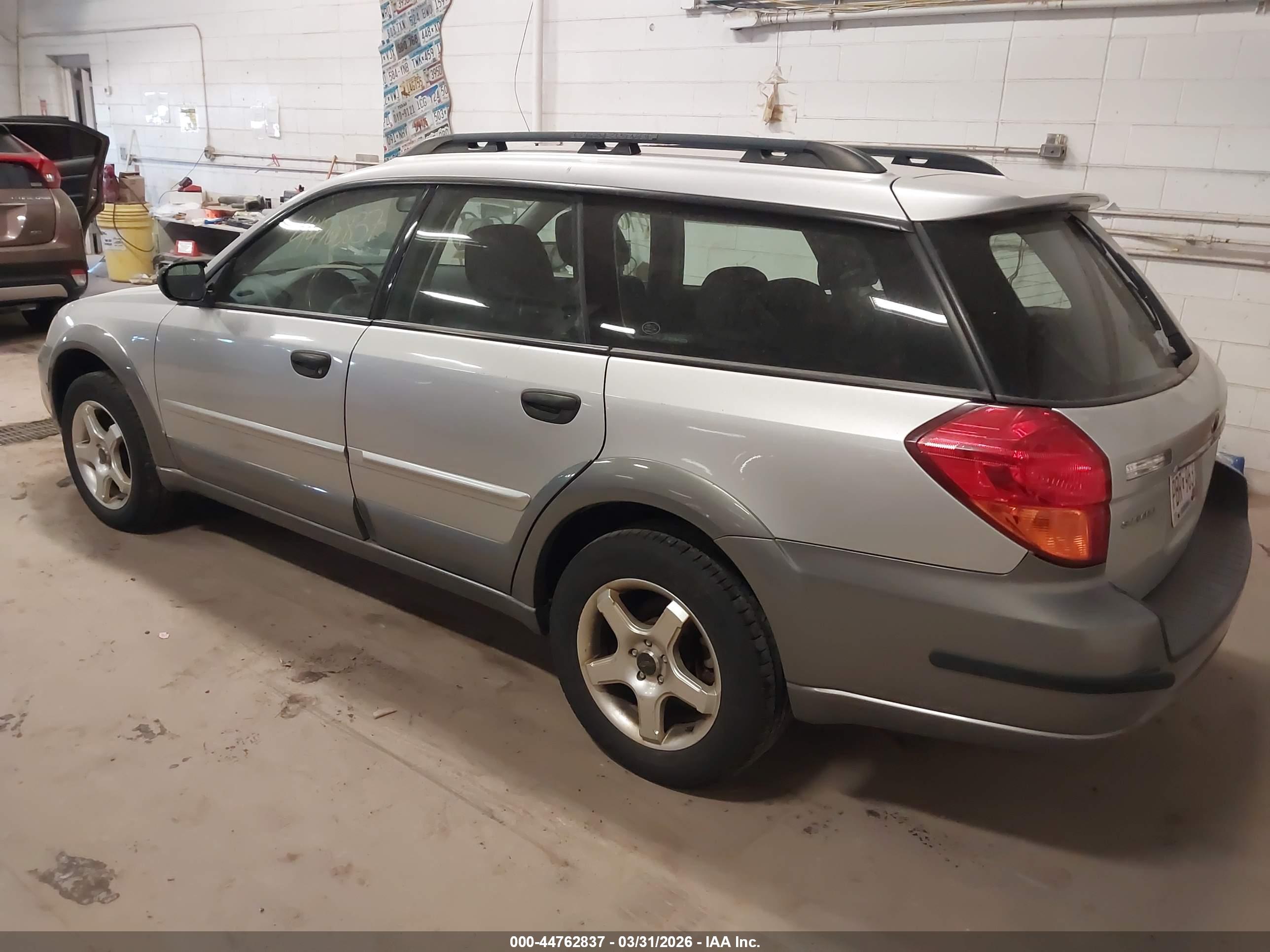 SUBARU OUTBACK image 3