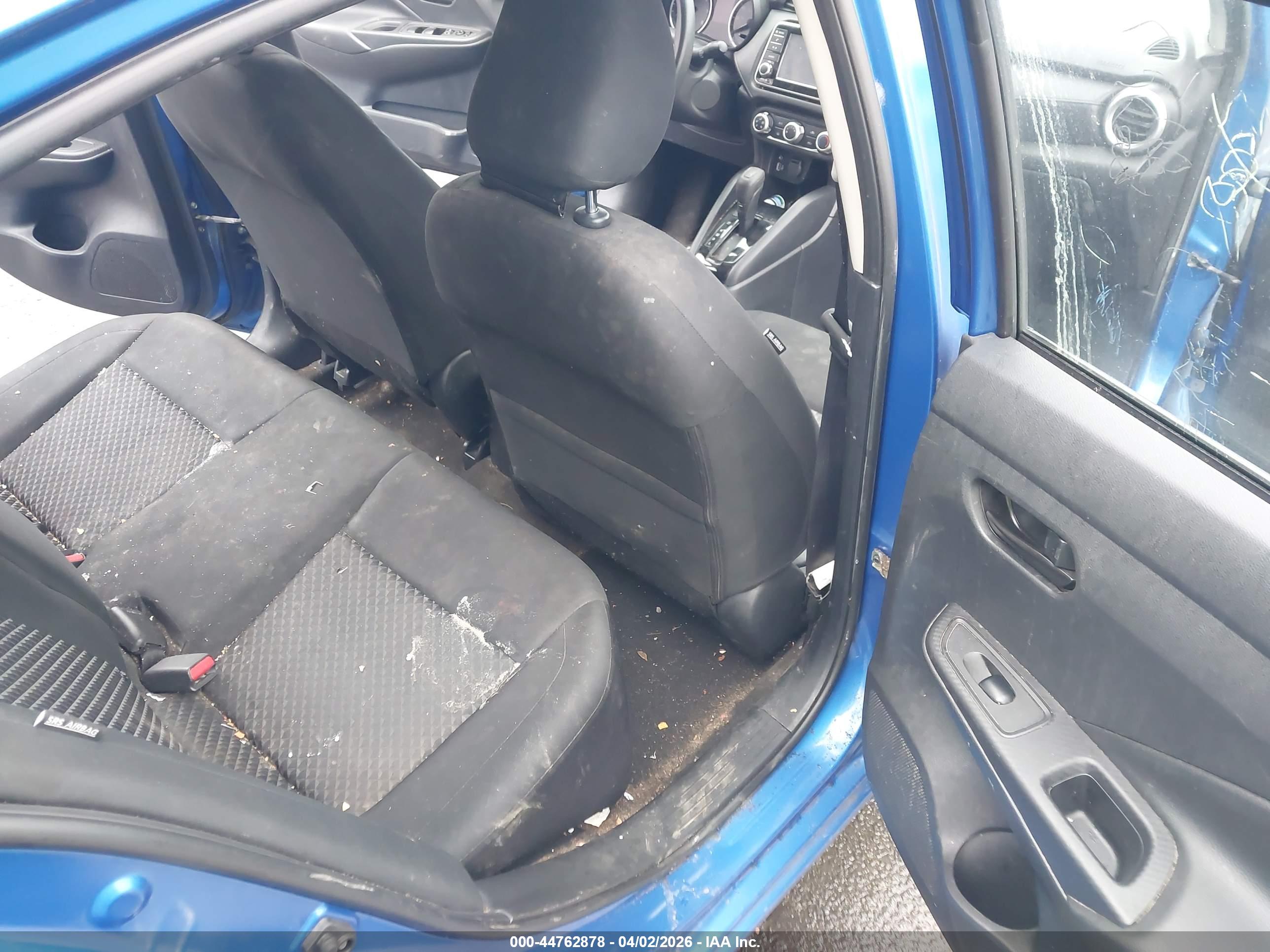 NISSAN VERSA image 8