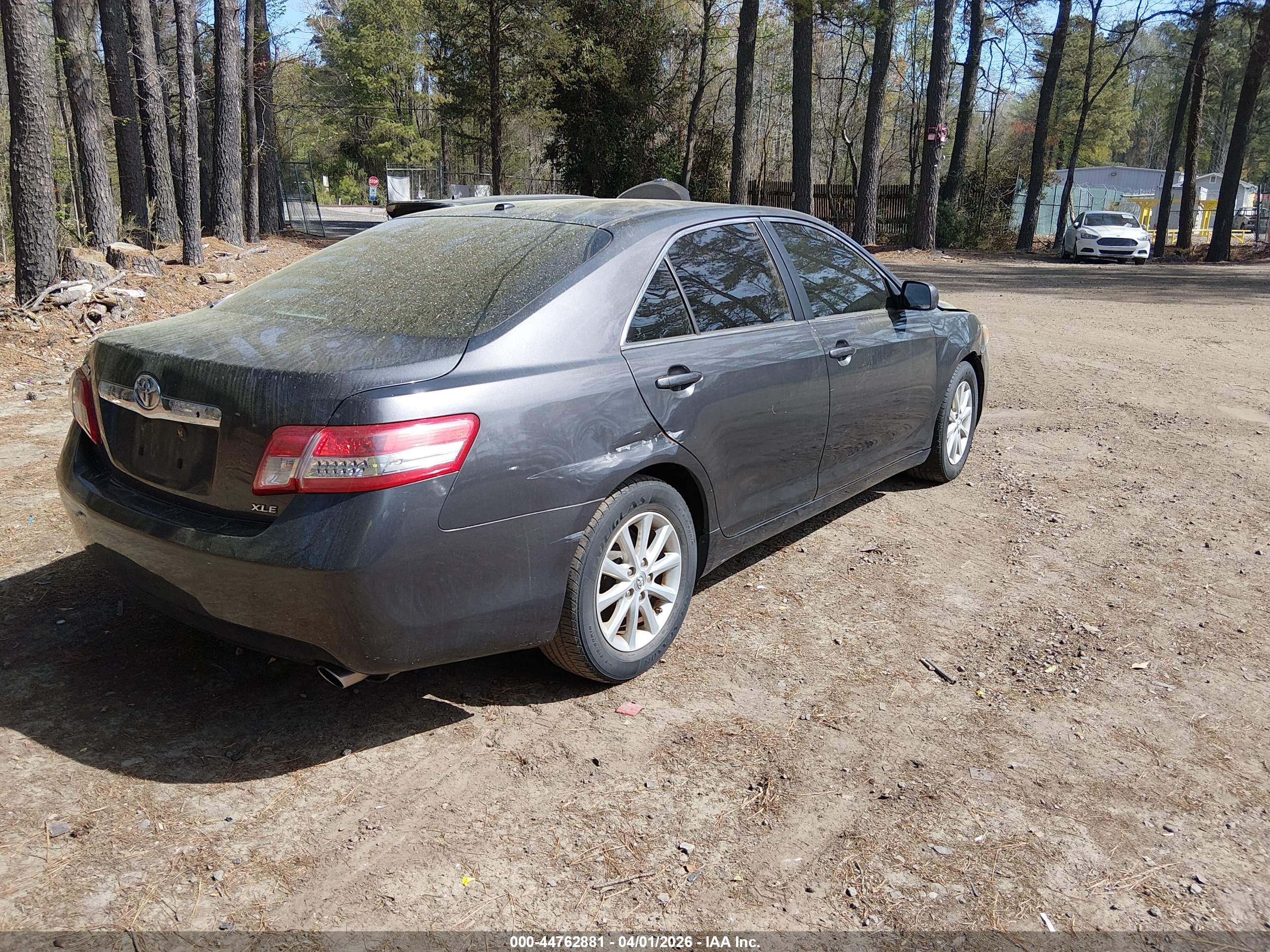 TOYOTA CAMRY image 4