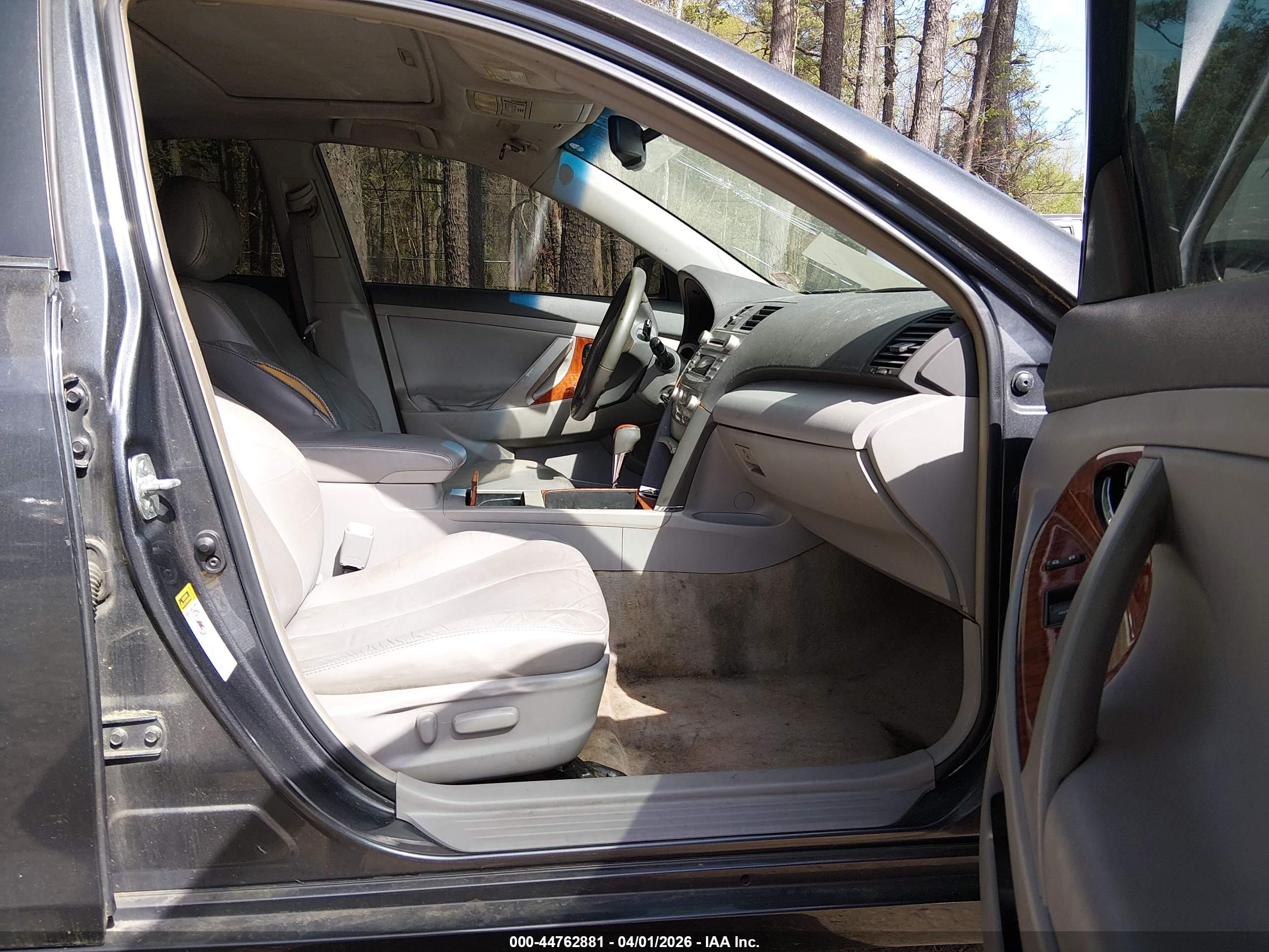TOYOTA CAMRY image 5