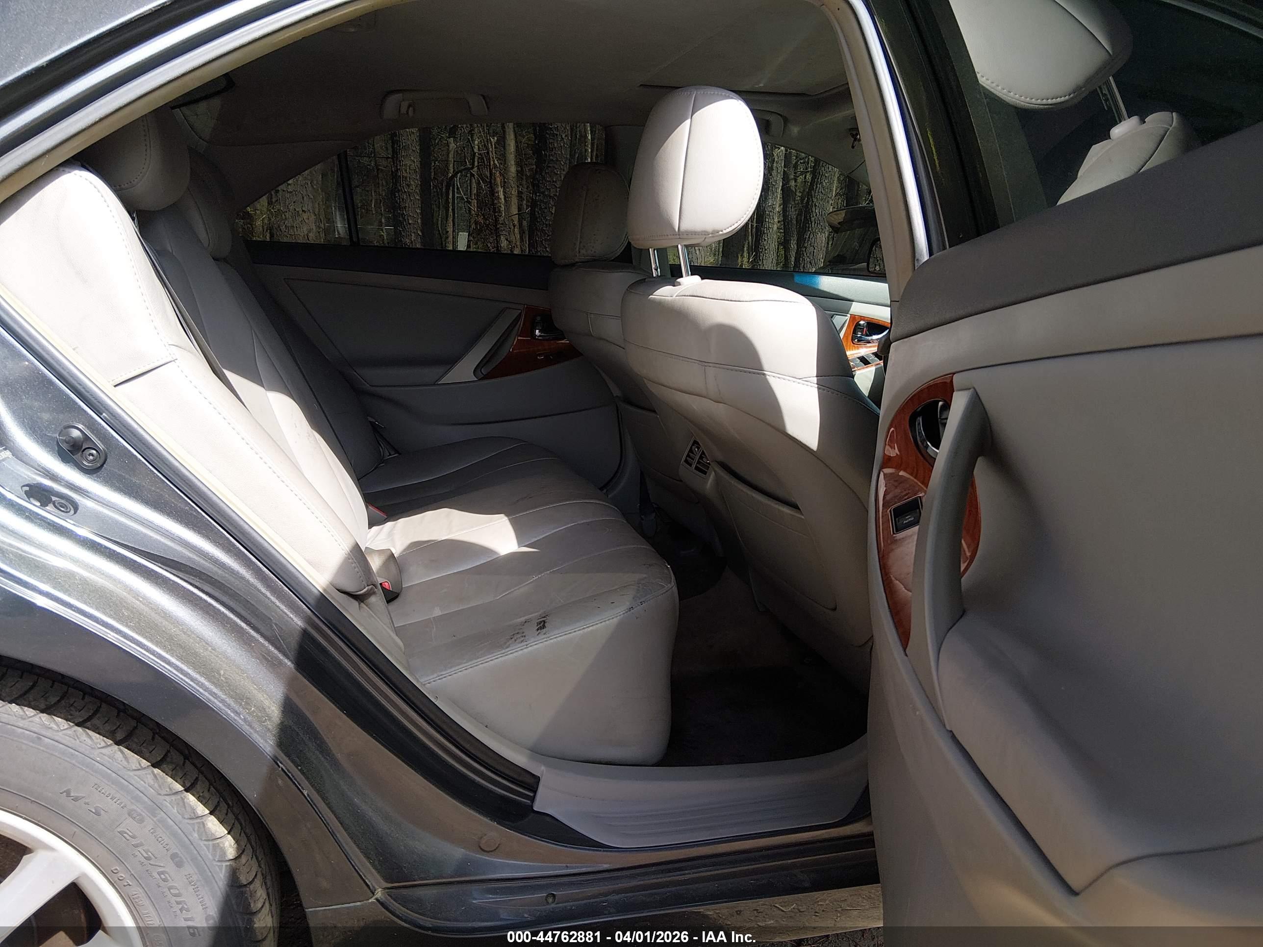 TOYOTA CAMRY image 8
