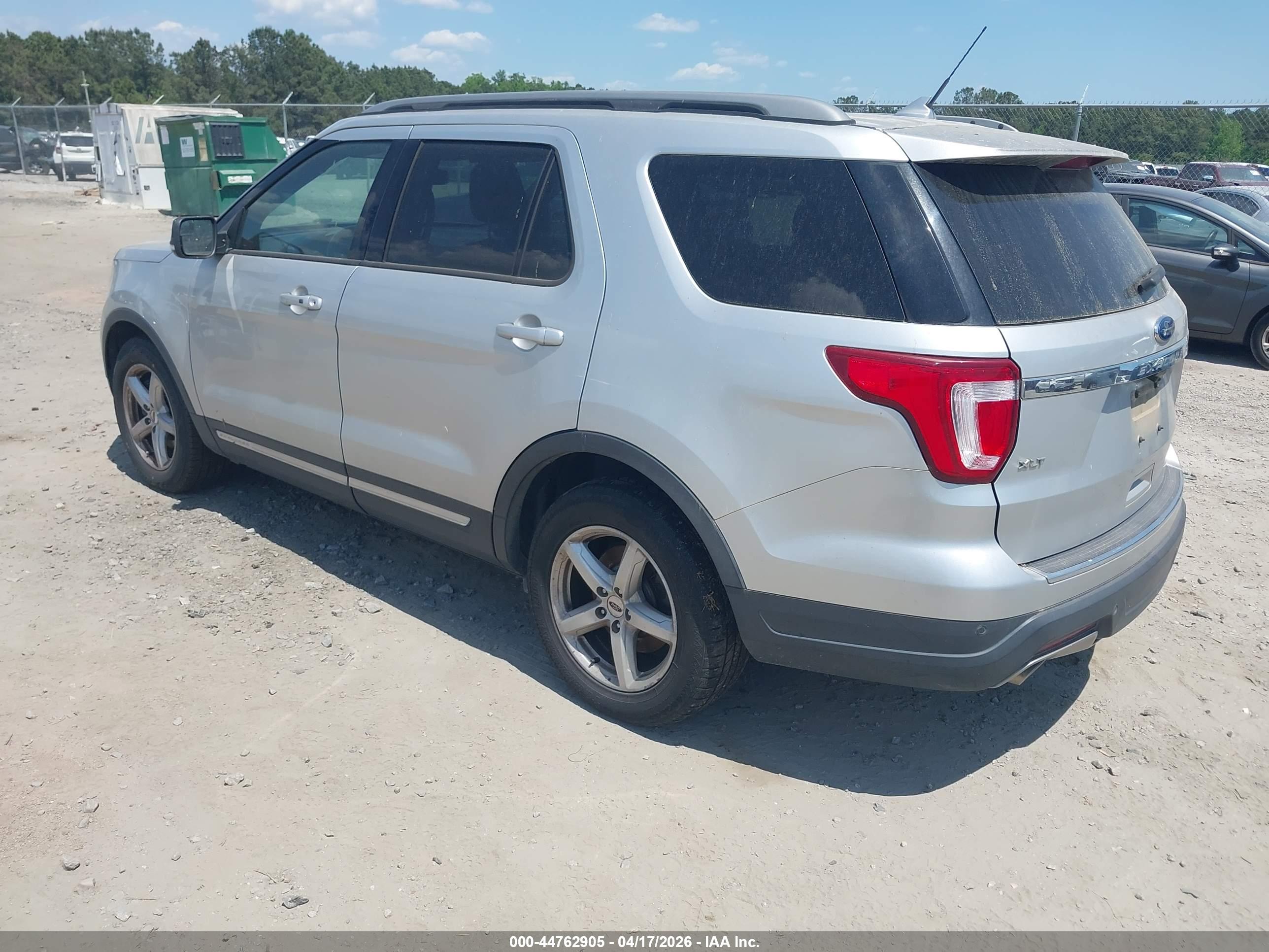 FORD EXPLORER image 3