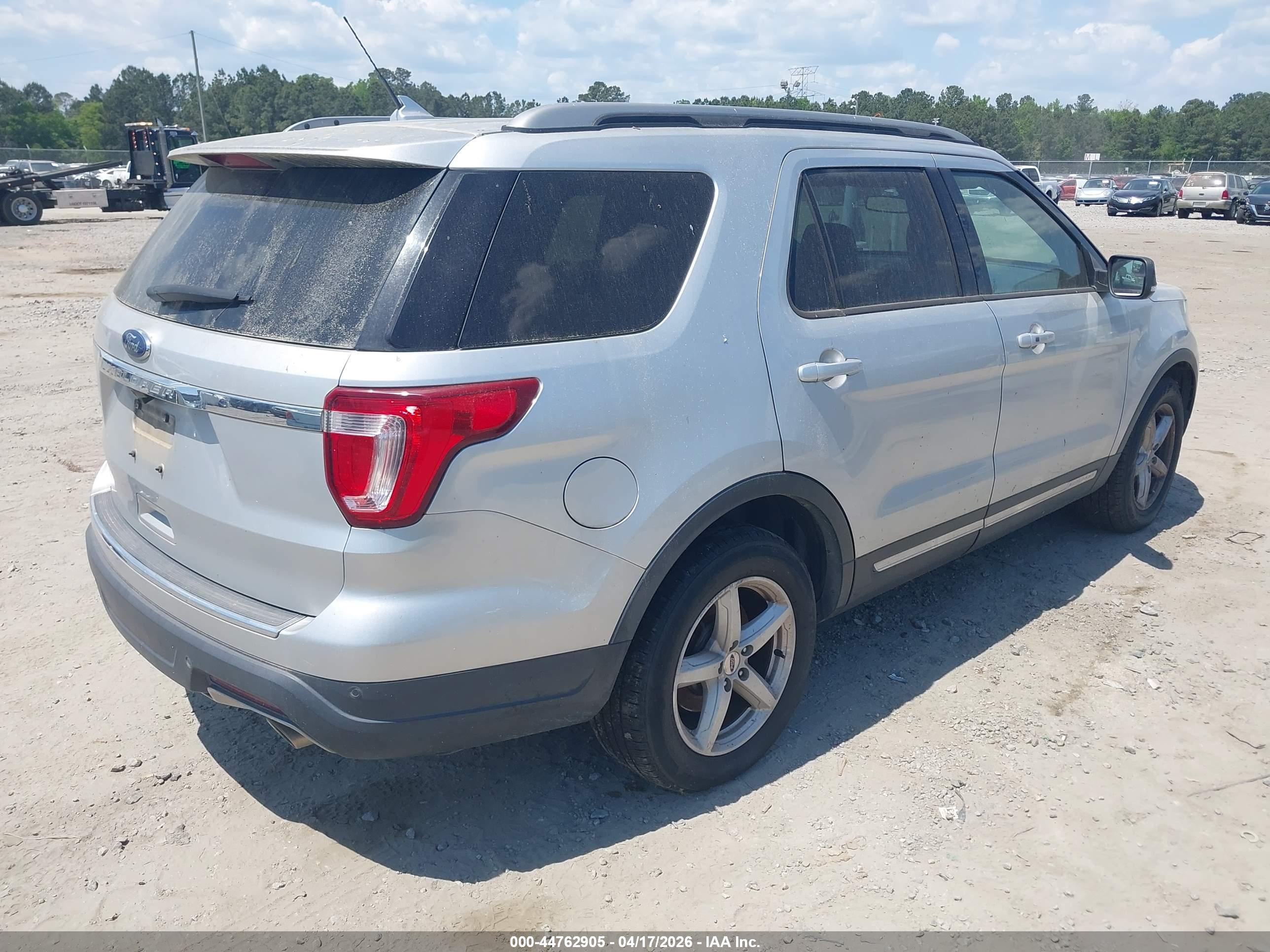 FORD EXPLORER image 4