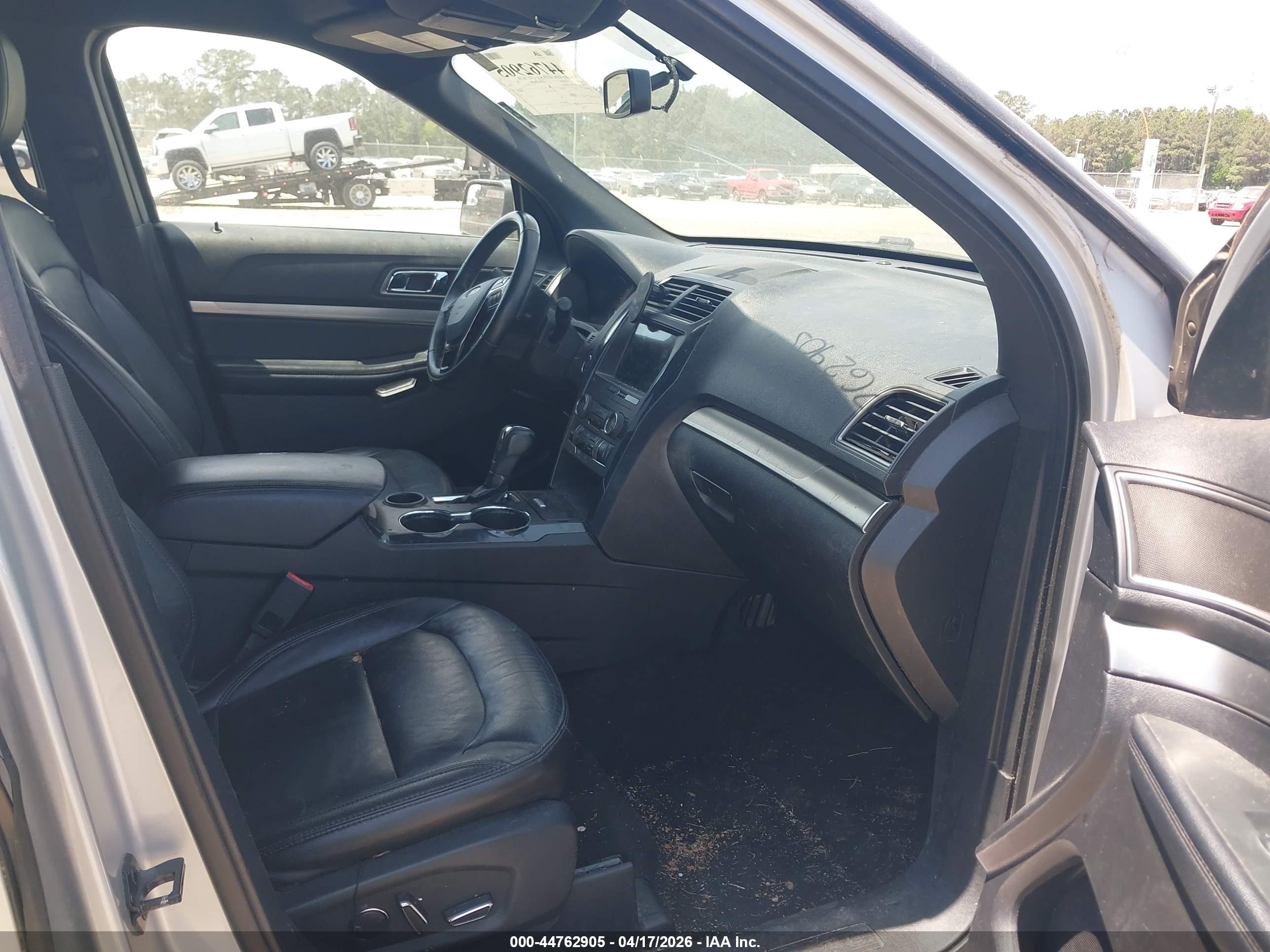 FORD EXPLORER image 5