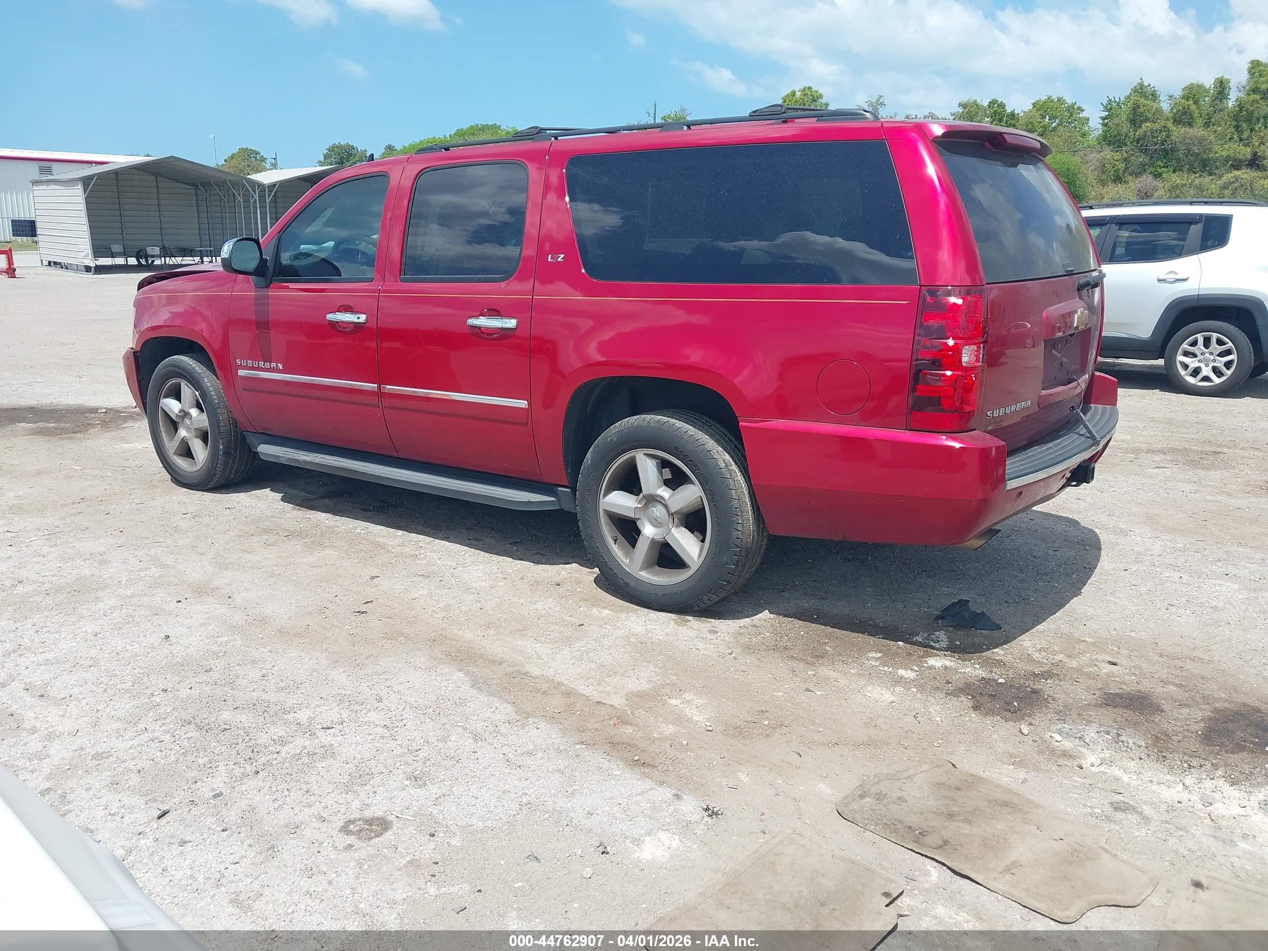 CHEVROLET SUBURBAN image 3