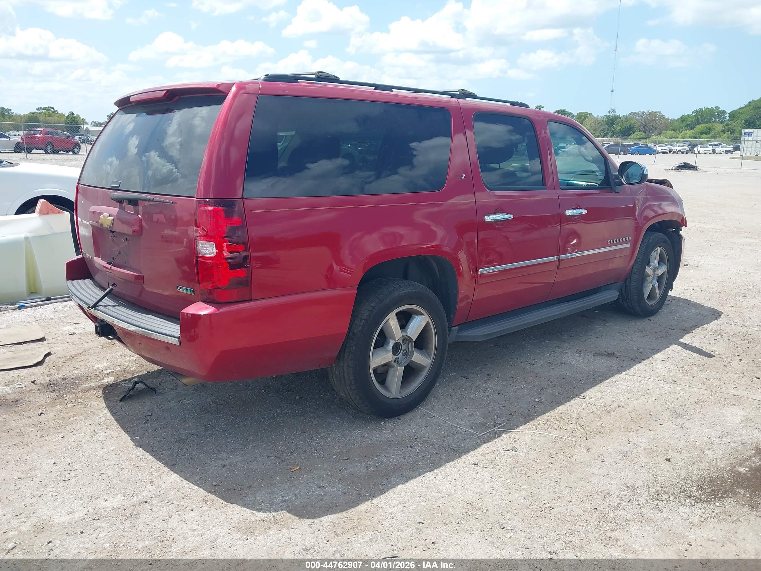 CHEVROLET SUBURBAN image 4