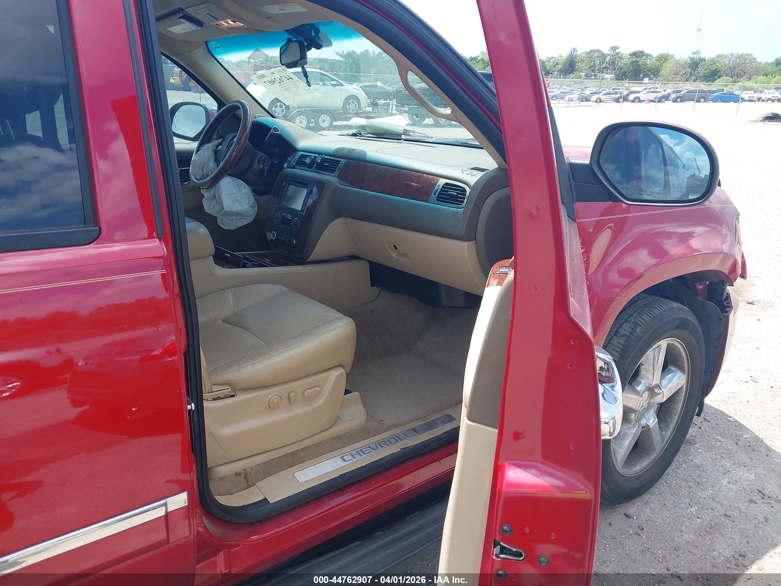 CHEVROLET SUBURBAN image 5