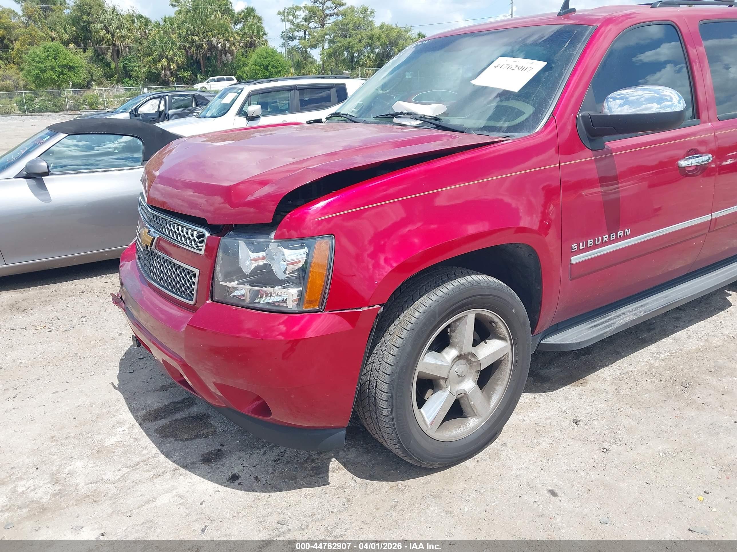 CHEVROLET SUBURBAN image 6