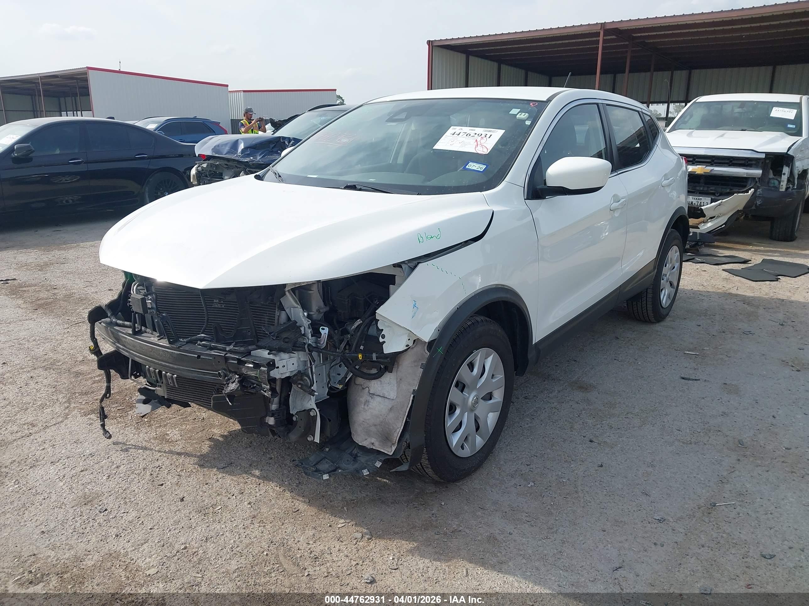 NISSAN ROGUE image 2