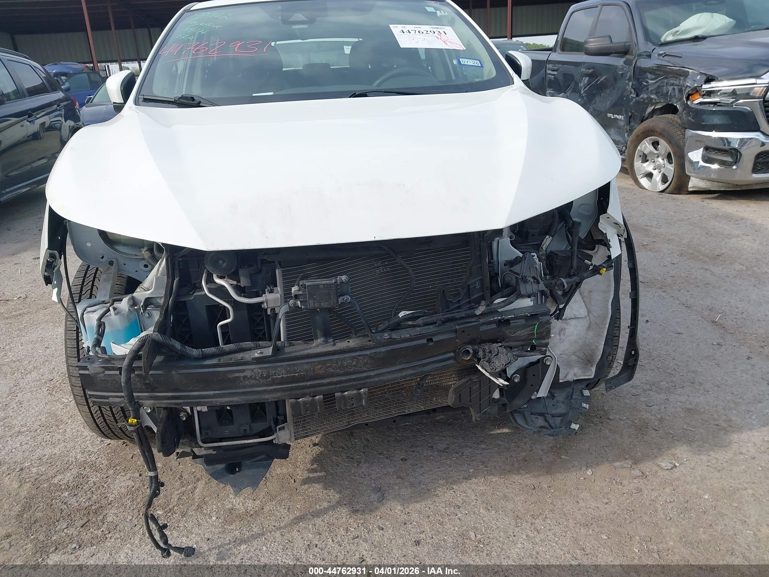 NISSAN ROGUE image 6