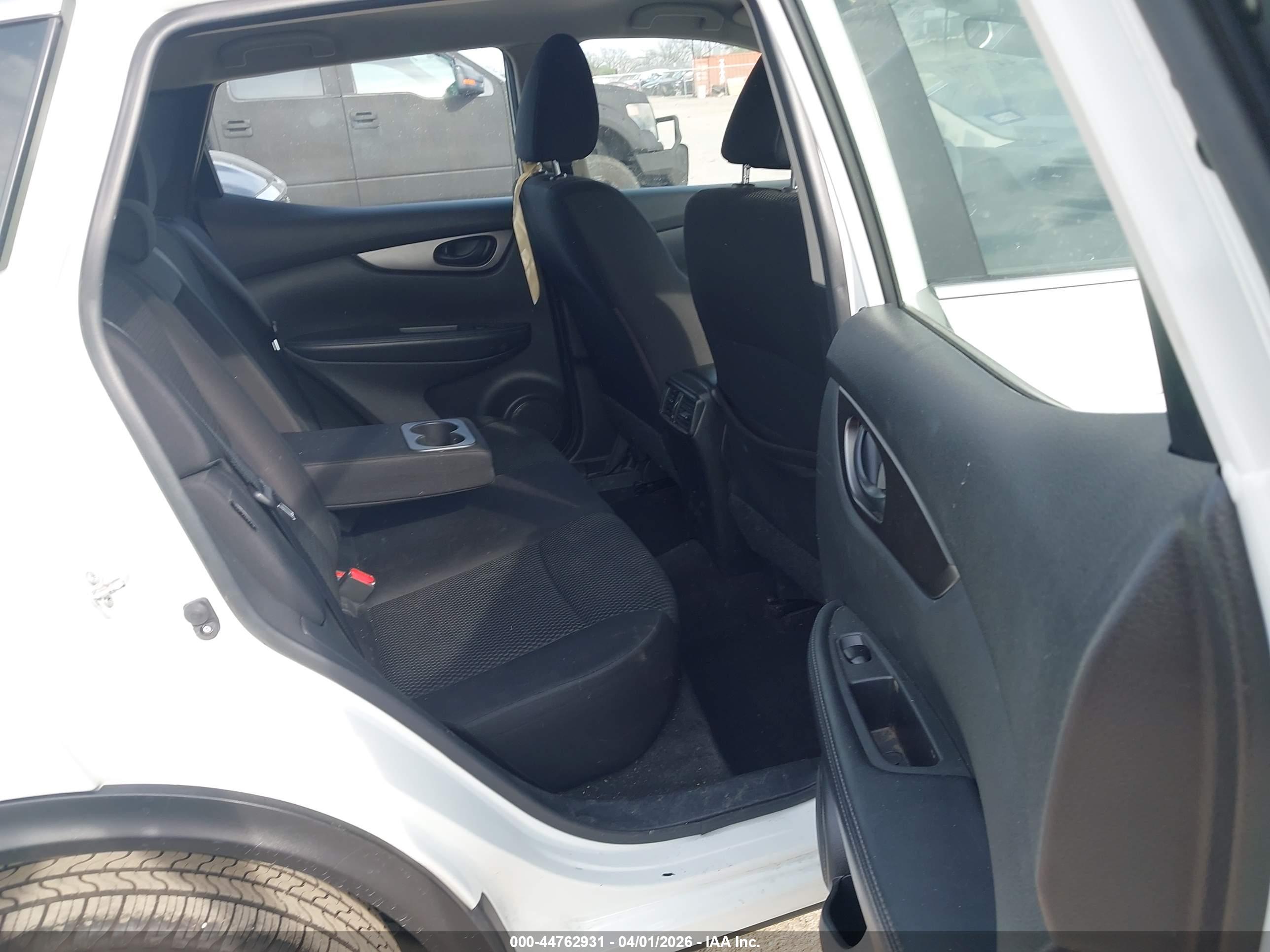 NISSAN ROGUE image 8