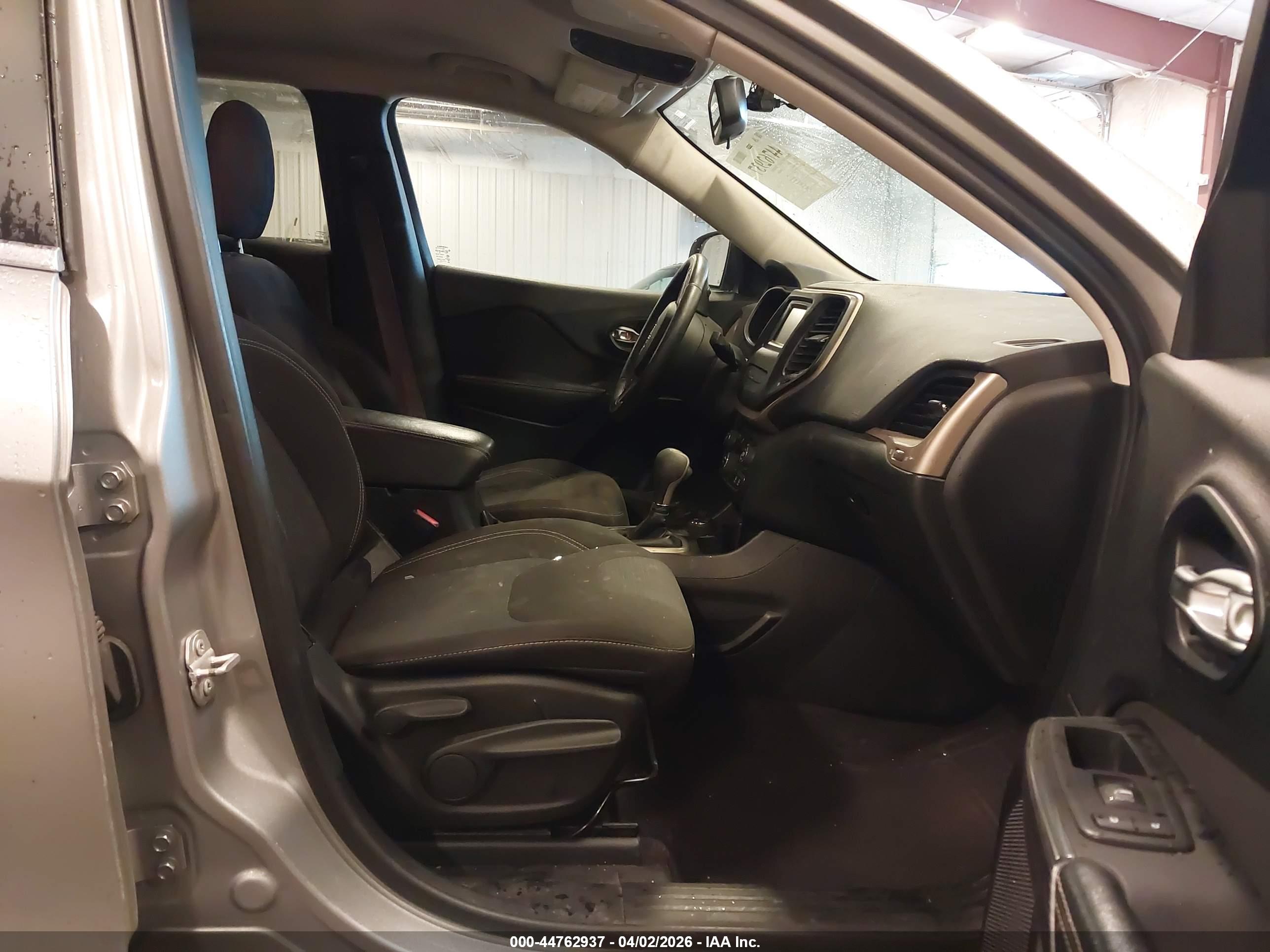 JEEP CHEROKEE image 5