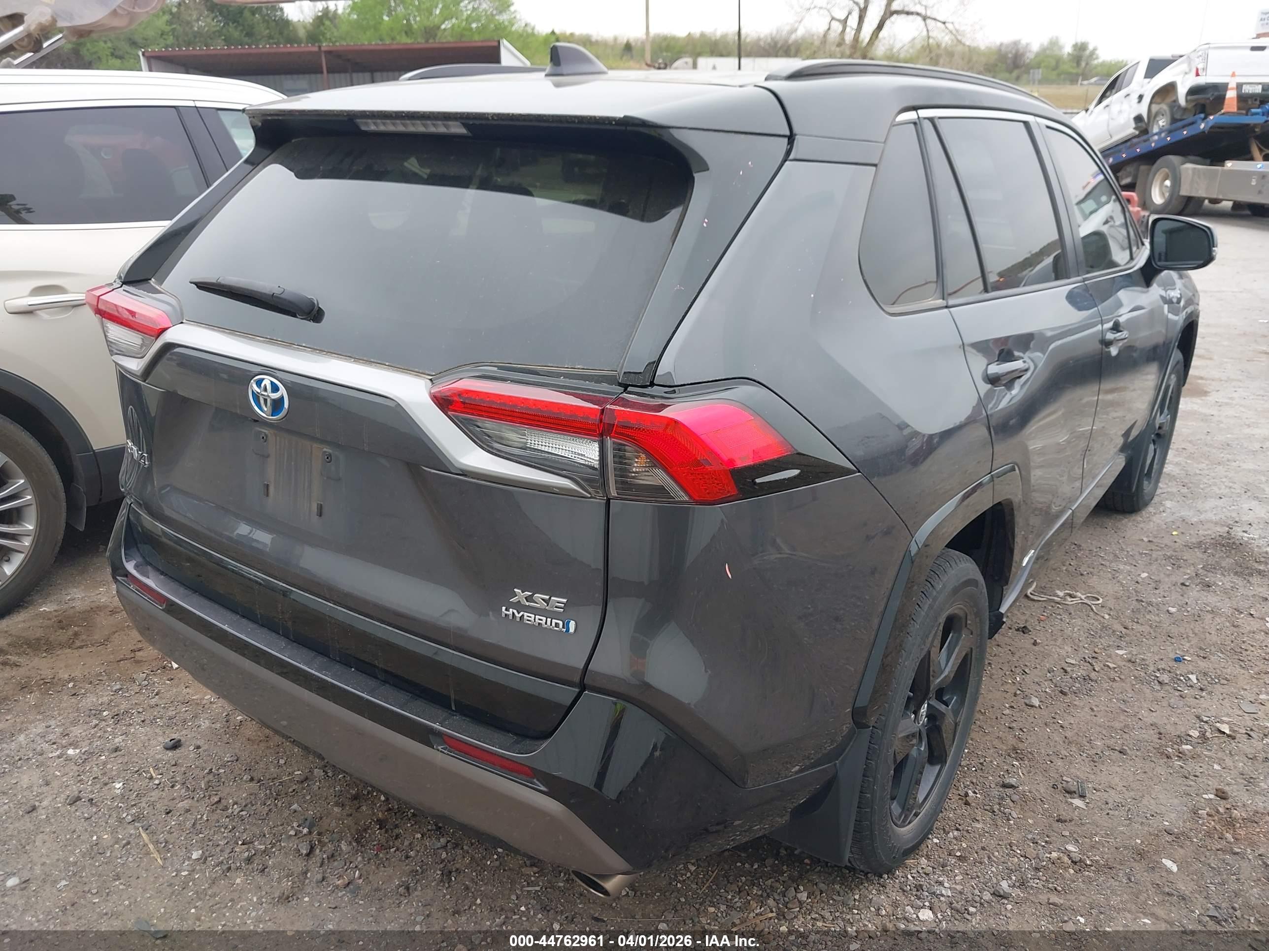 TOYOTA RAV4 image 4