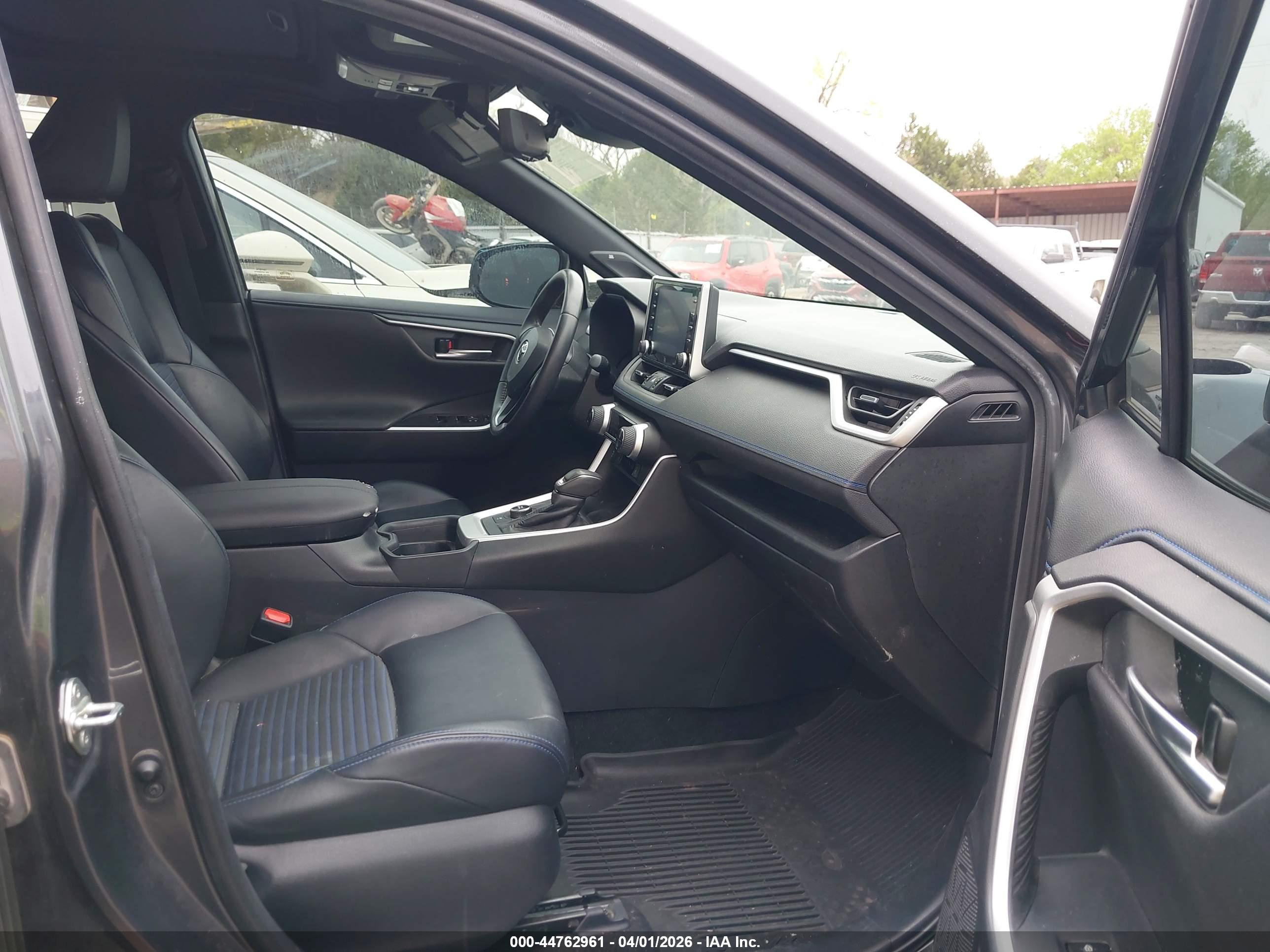 TOYOTA RAV4 image 5
