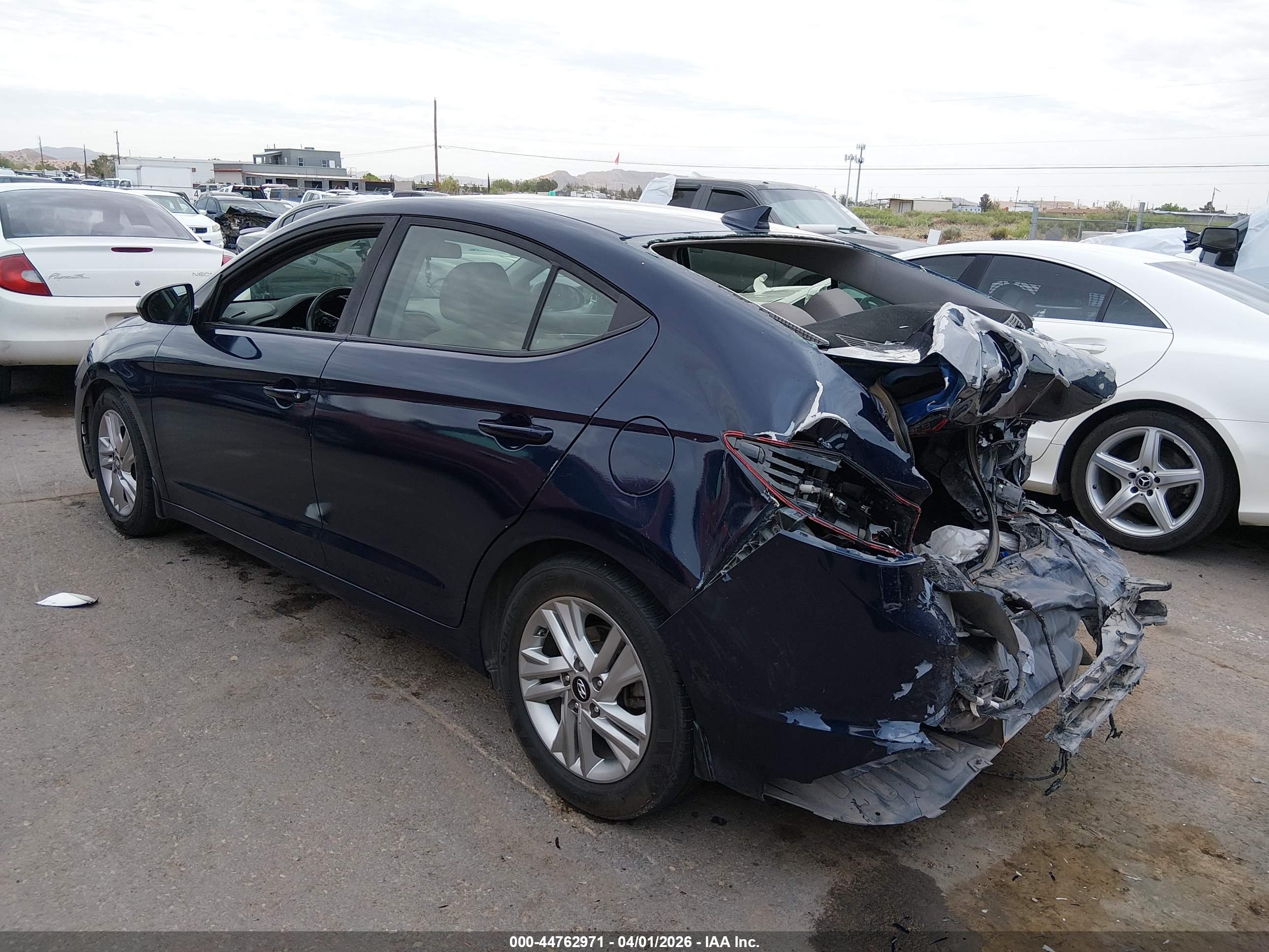 HYUNDAI ELANTRA image 3