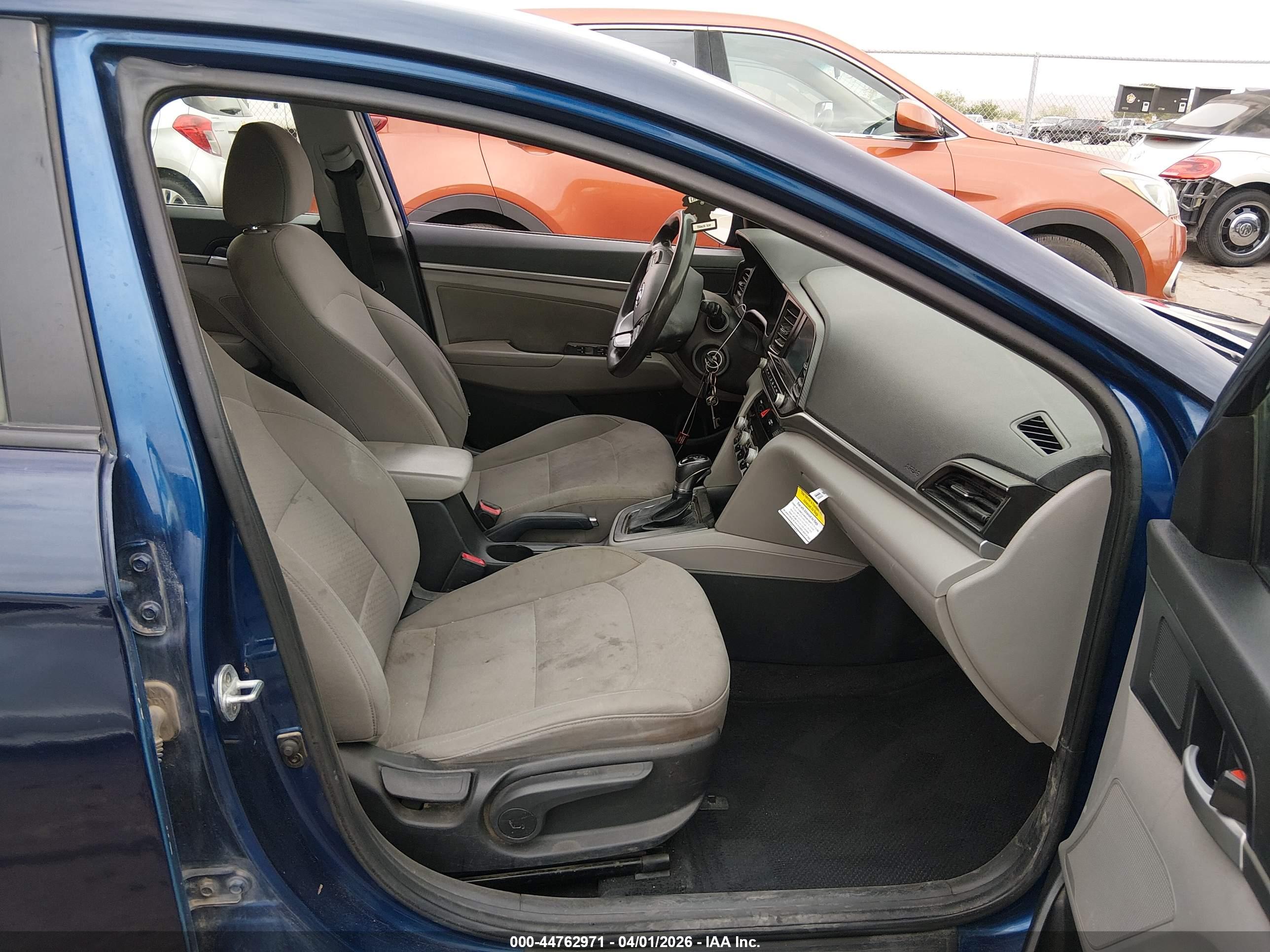 HYUNDAI ELANTRA image 5