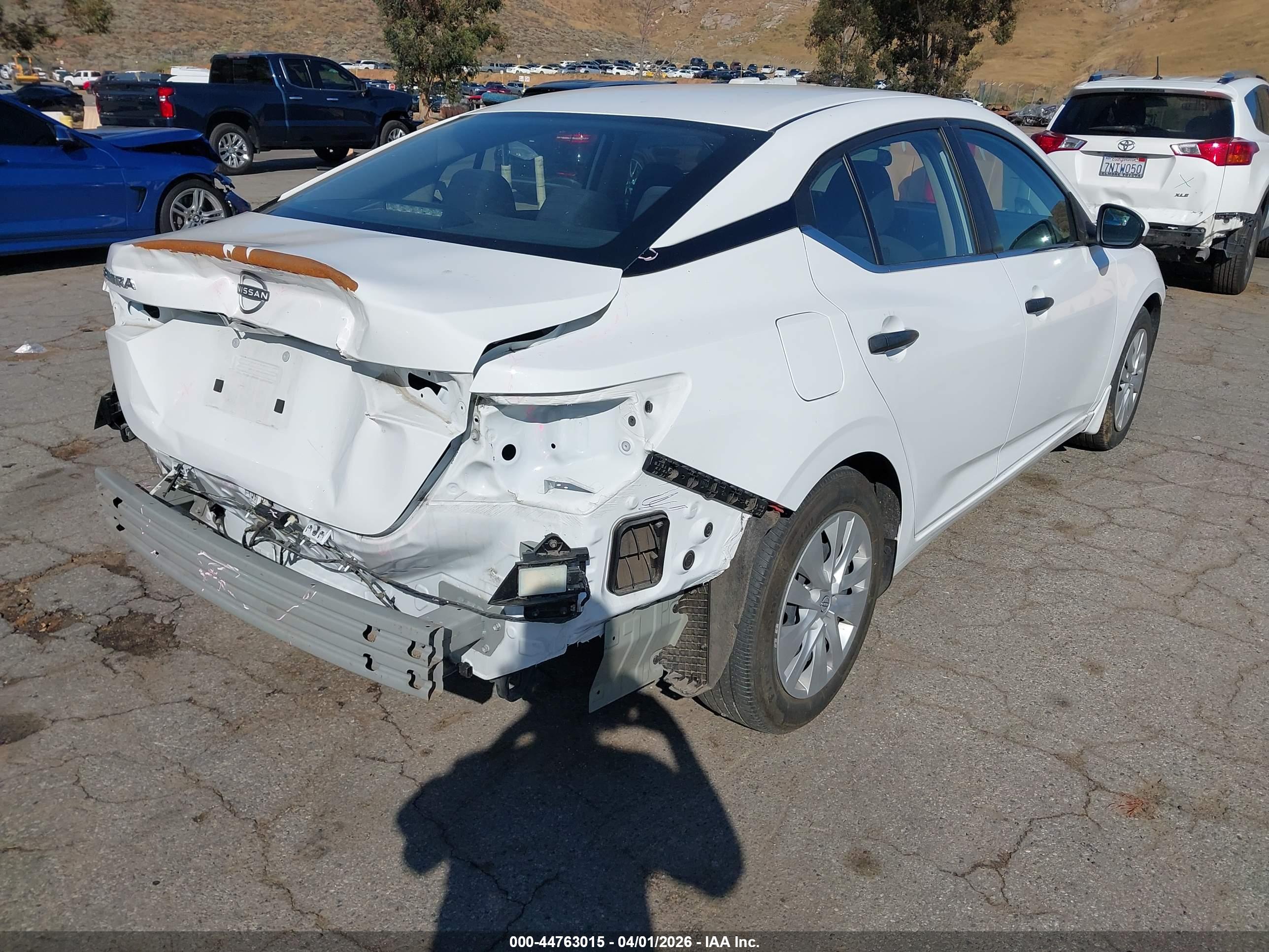 NISSAN SENTRA image 4