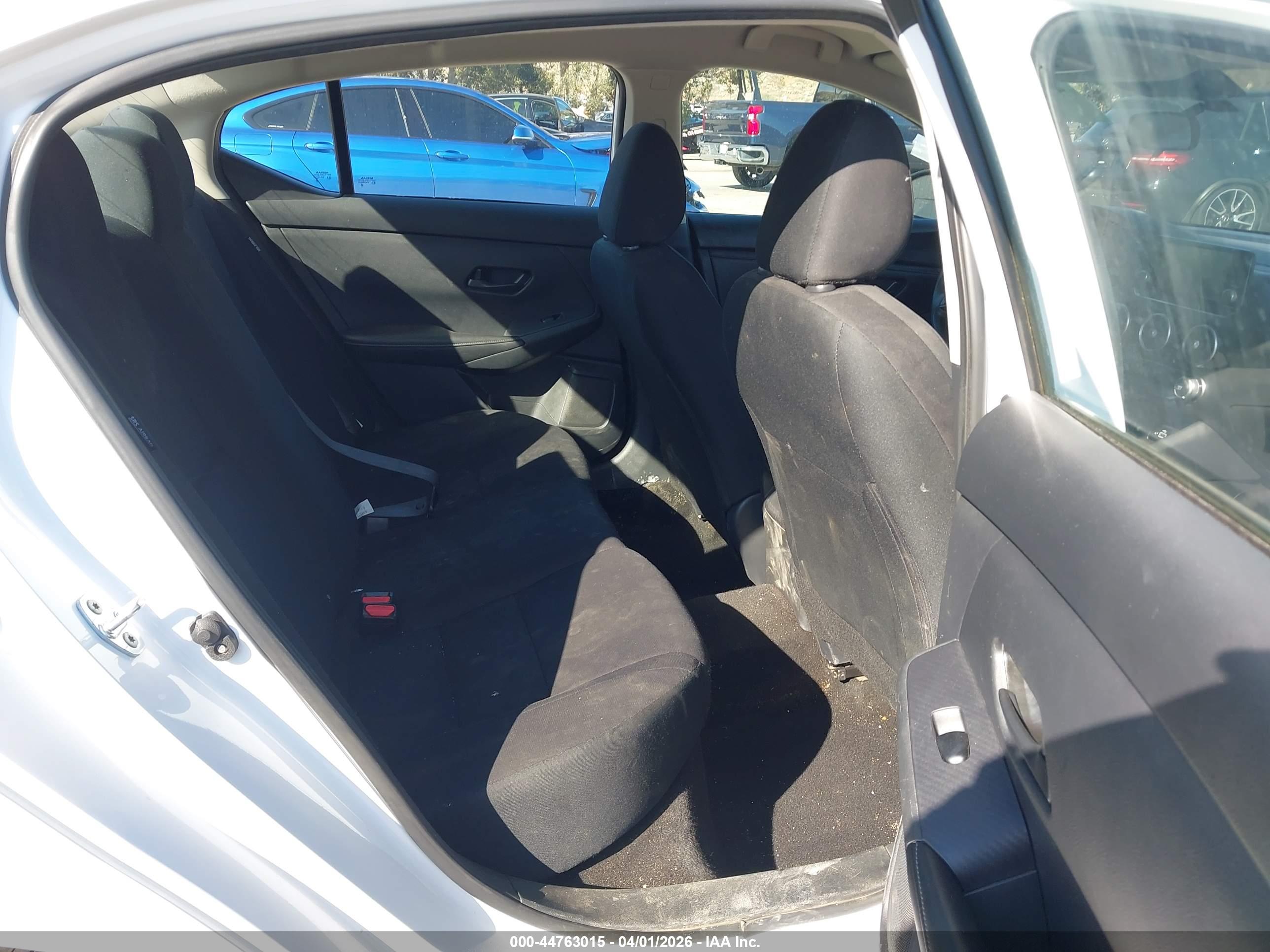 NISSAN SENTRA image 8