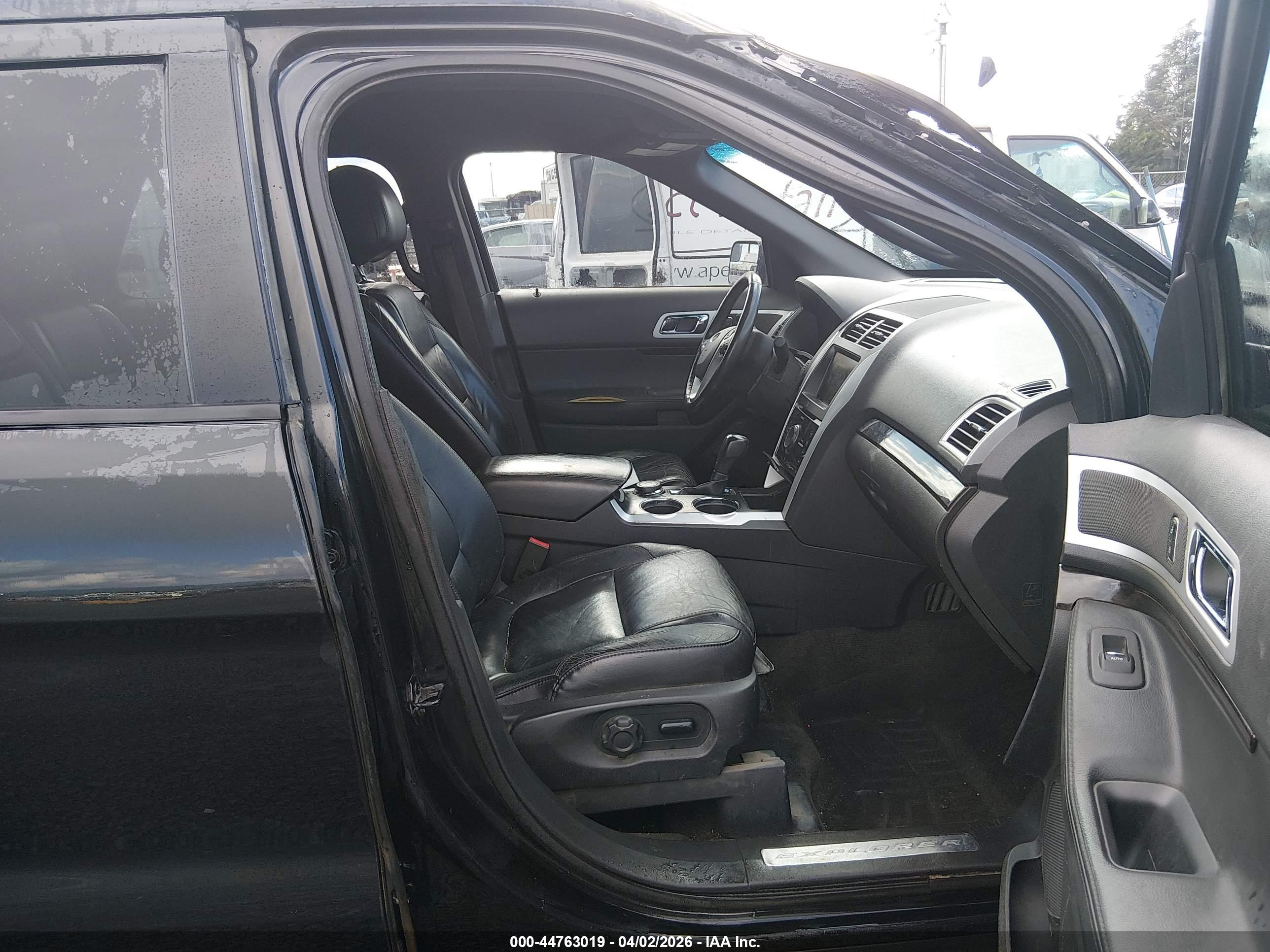 FORD EXPLORER image 5