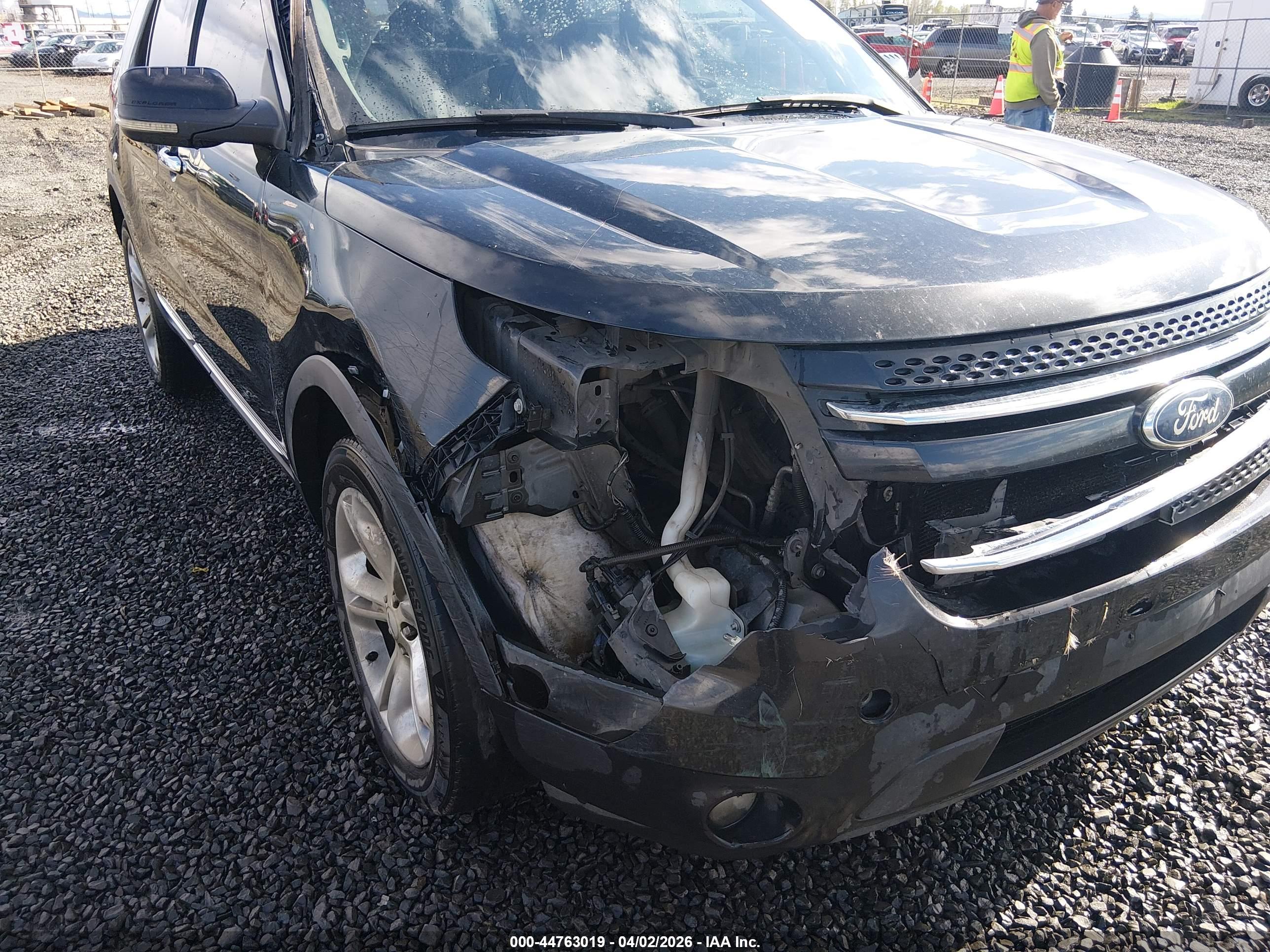 FORD EXPLORER image 6