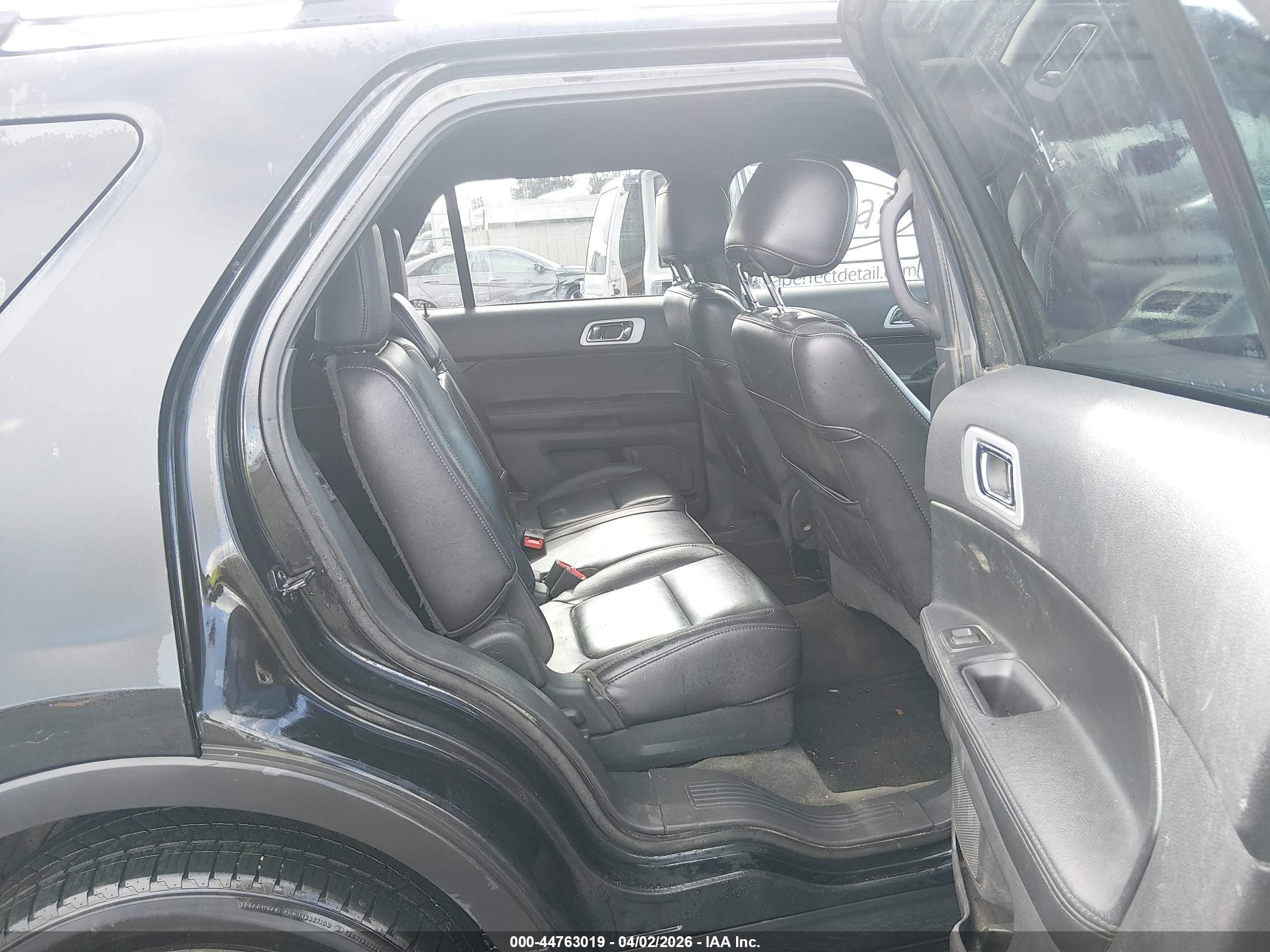 FORD EXPLORER image 8