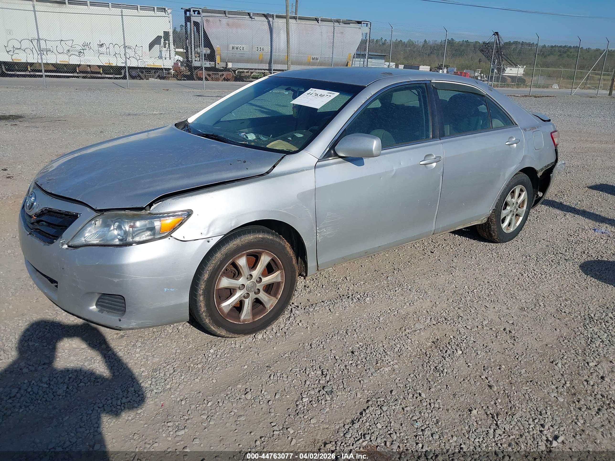 TOYOTA CAMRY image 2