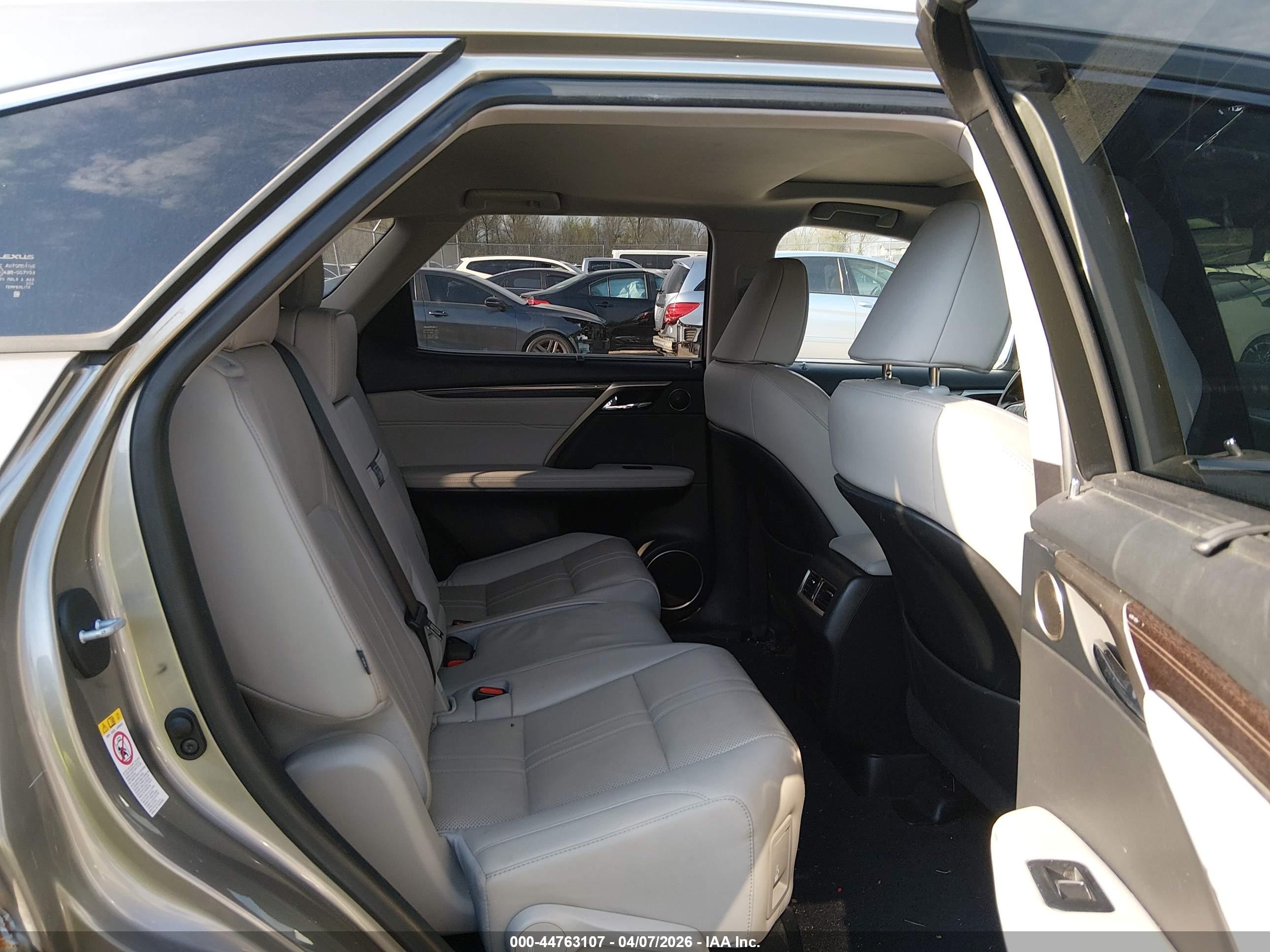 LEXUS RX image 8