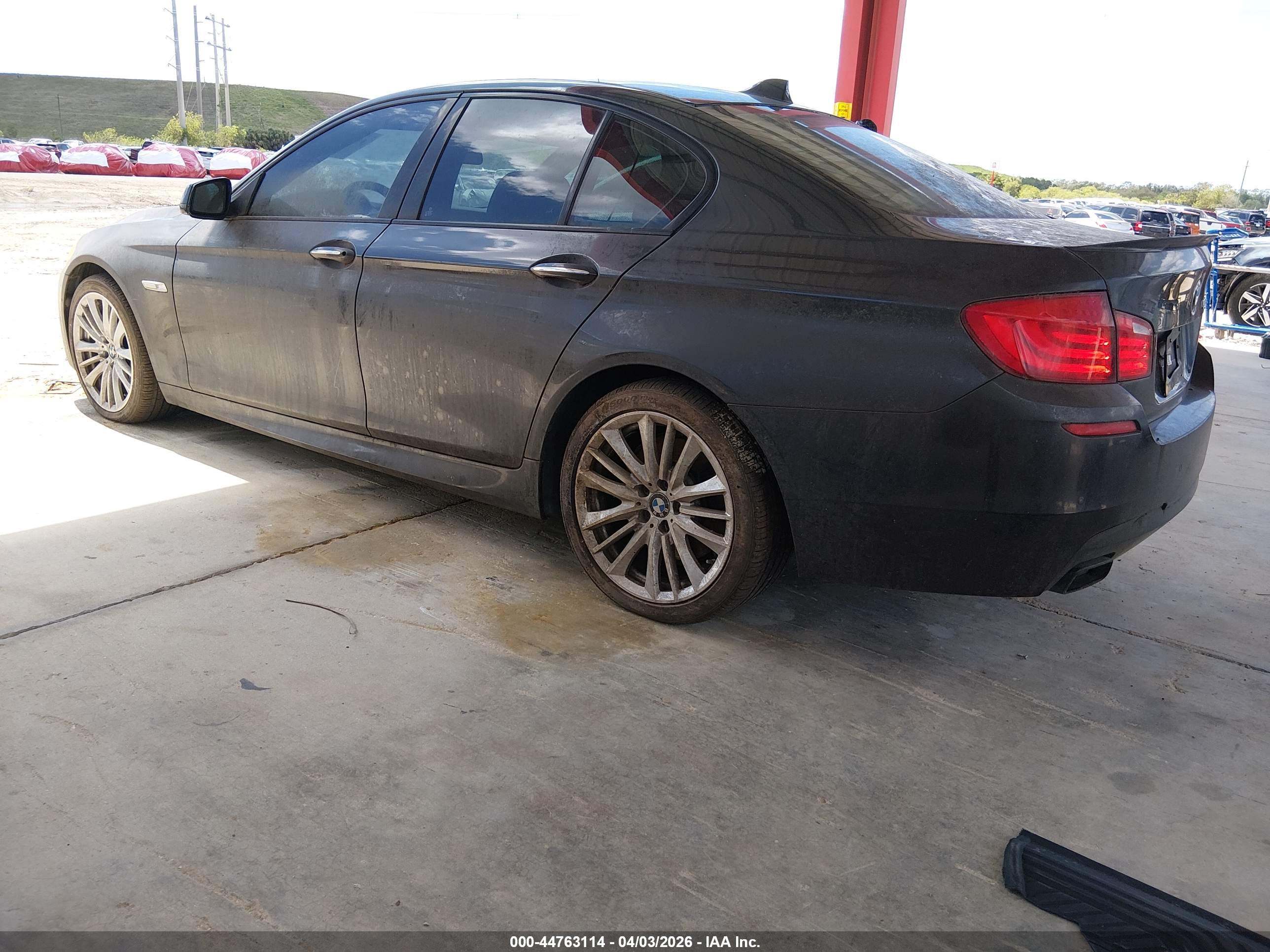 BMW 550I image 3