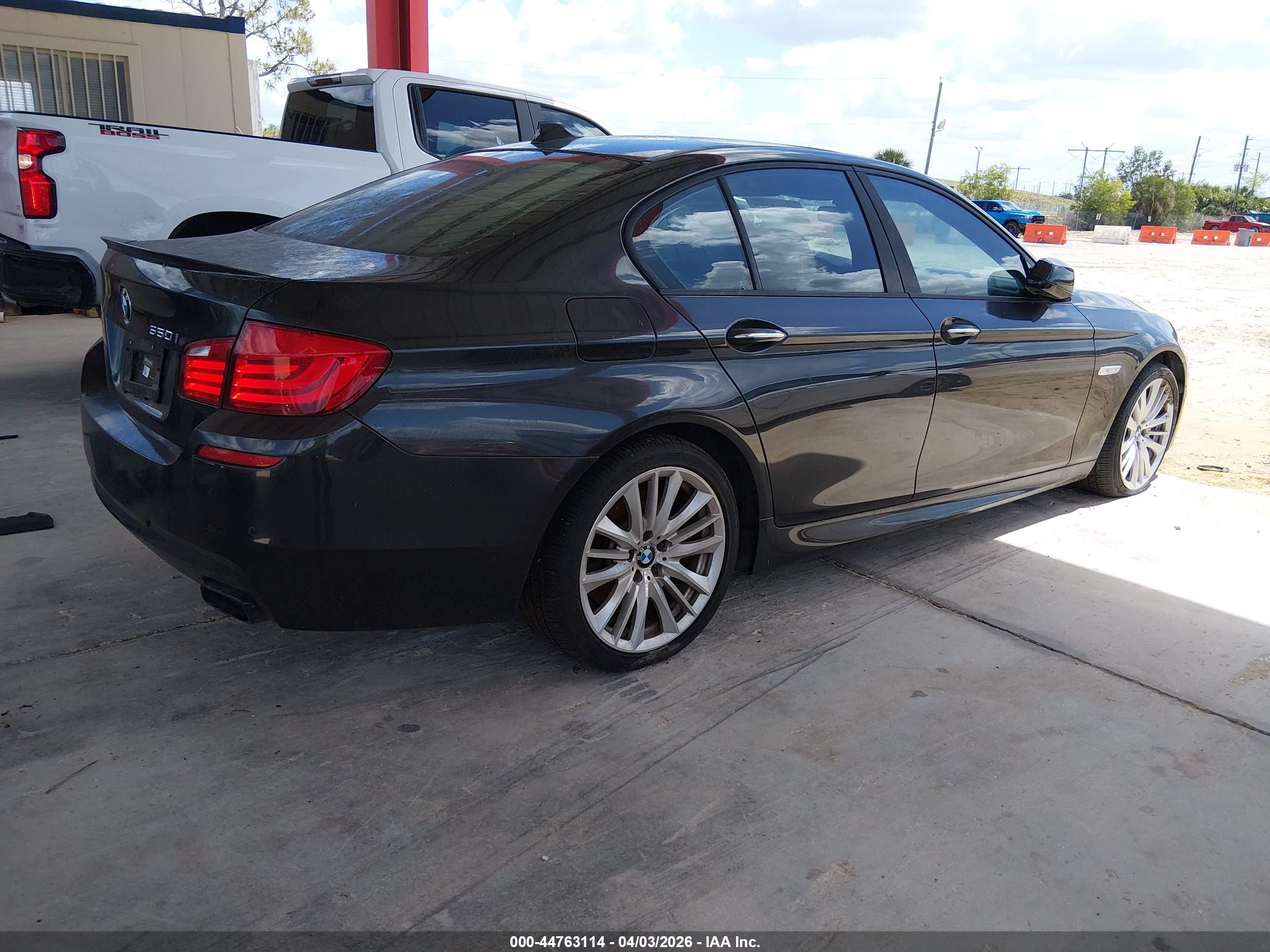 BMW 550I image 4