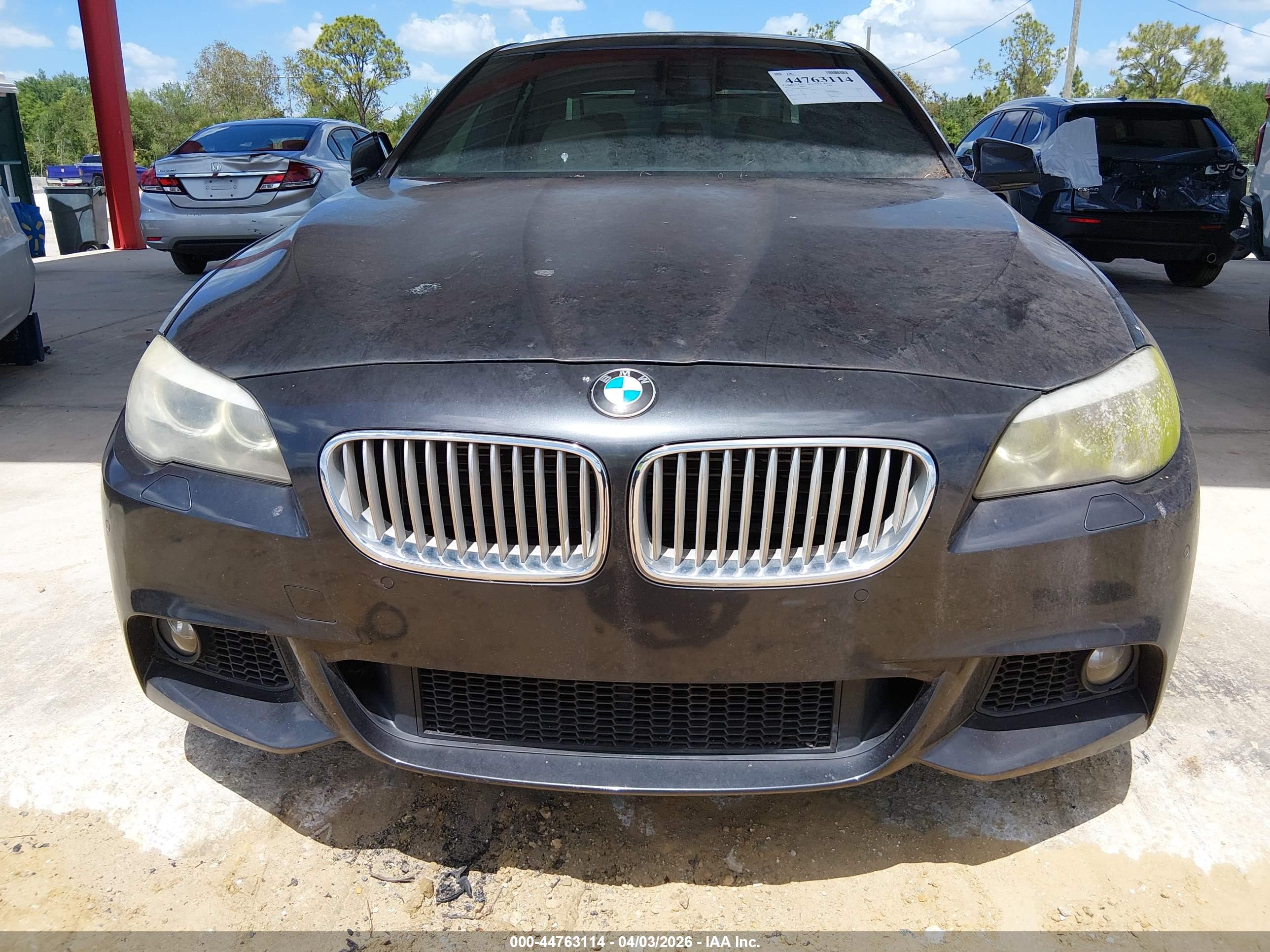 BMW 550I image 6