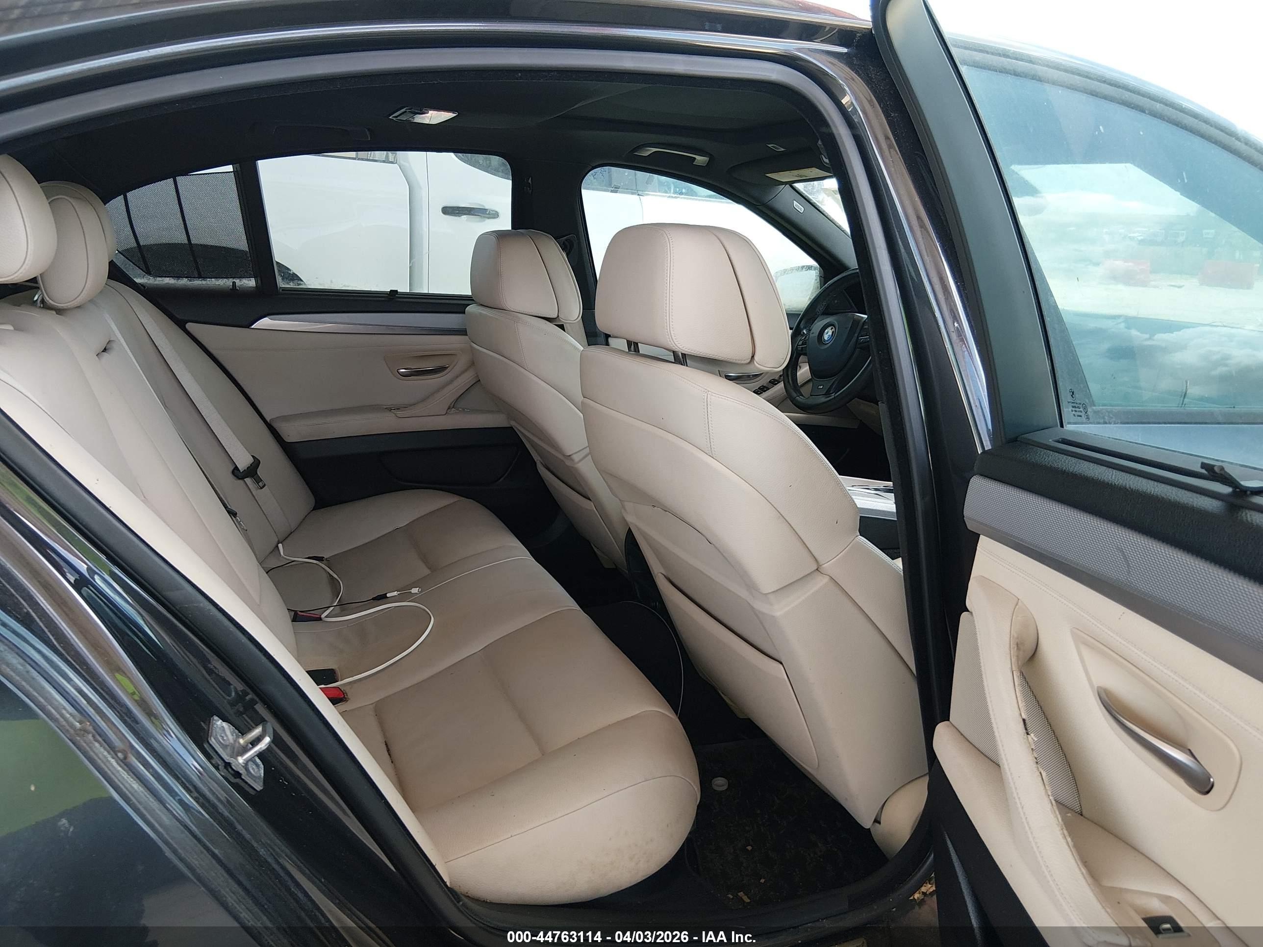 BMW 550I image 8
