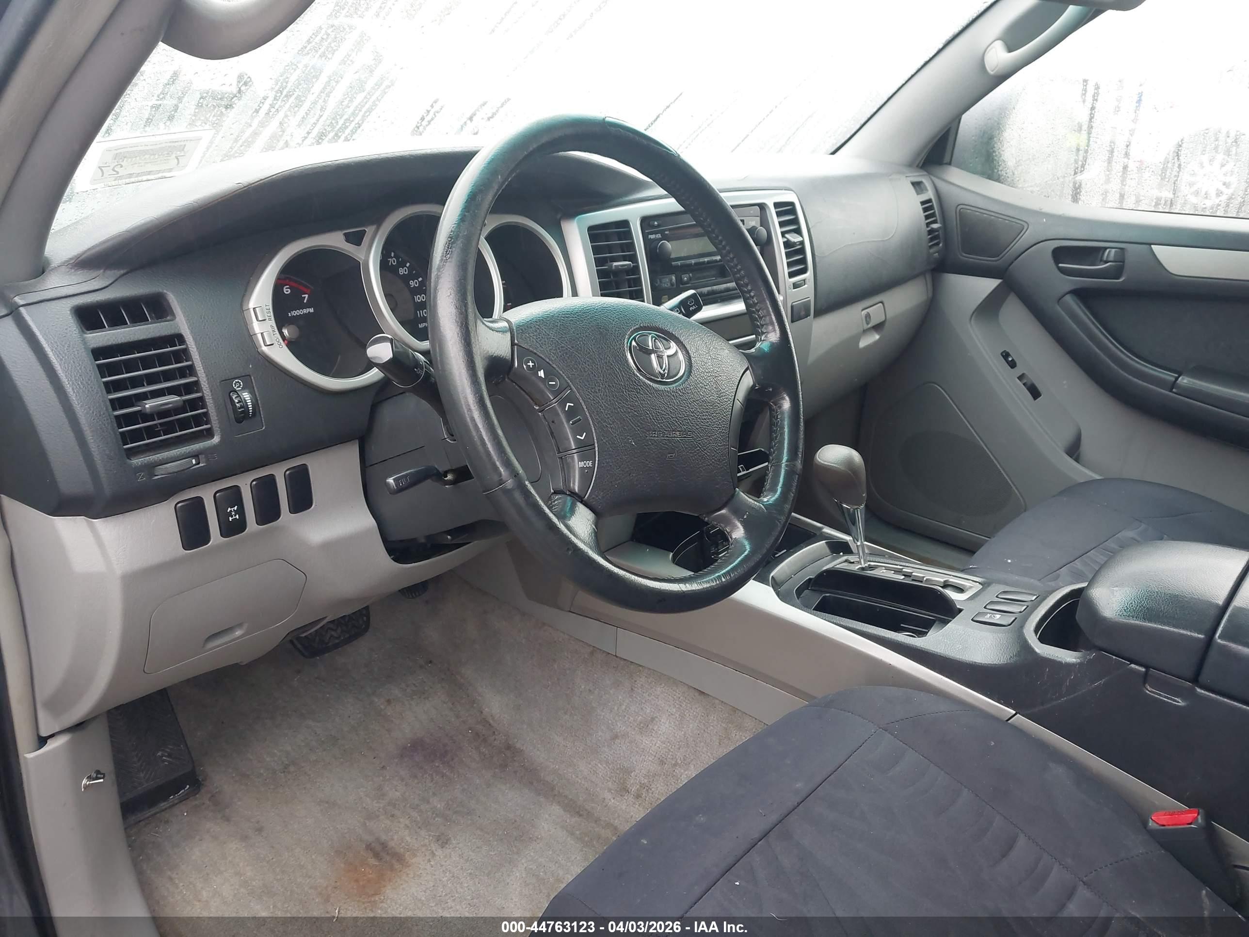 TOYOTA 4RUNNER image 5