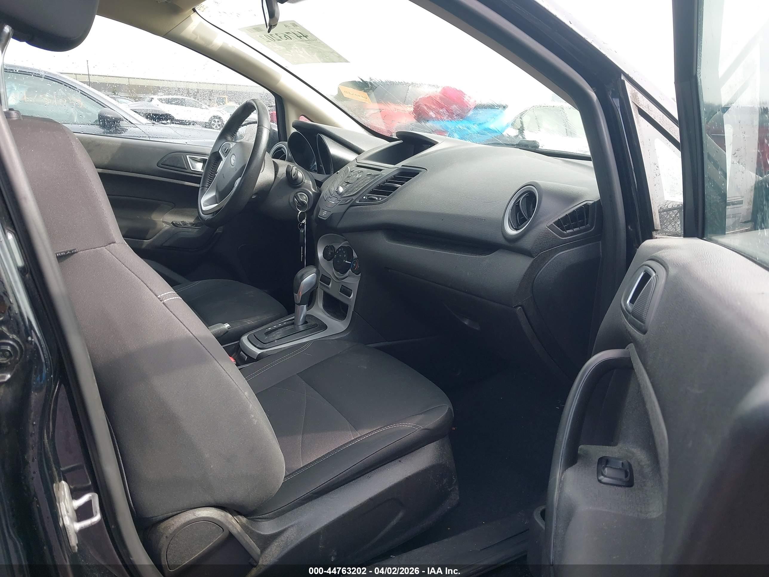 FORD FIESTA image 5